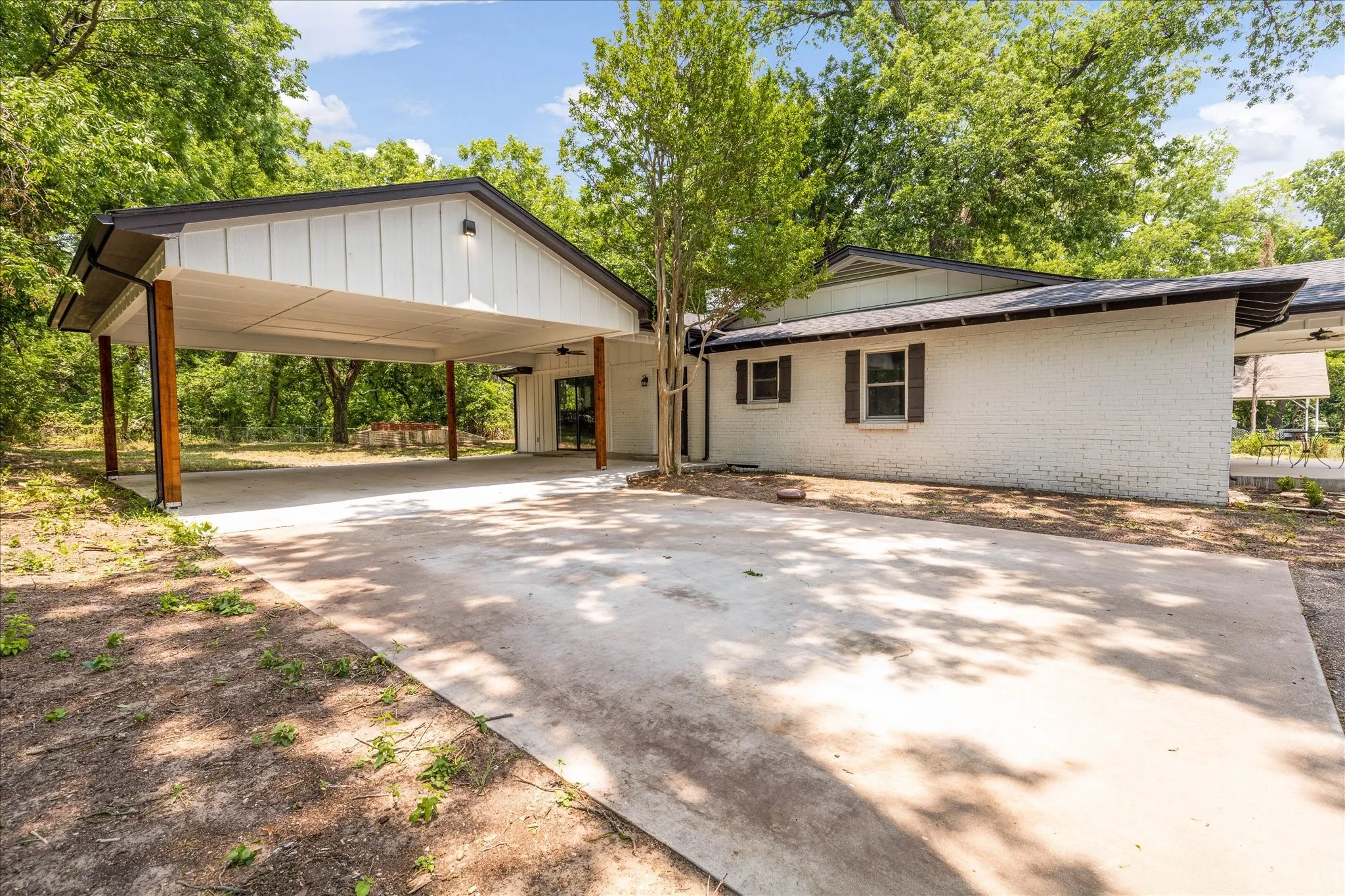 Single Family Residence For Sale in Somervell County , 1509 Van Zandt Road, Glen Rose, Texas 76043, 3 Bedroom, 3 Bathroom, Garage spaces, 1,881 Sqft, built in 1950, mls#21318639, Real Estate Agent in Glen Rose, Homes For Sale in Somervell county, Homes For Sale in Glen Rose, Realtor in Glen Rose Texas, Real Estate Brokerage Independent Realty Texas, Luminita Cordes Realtor