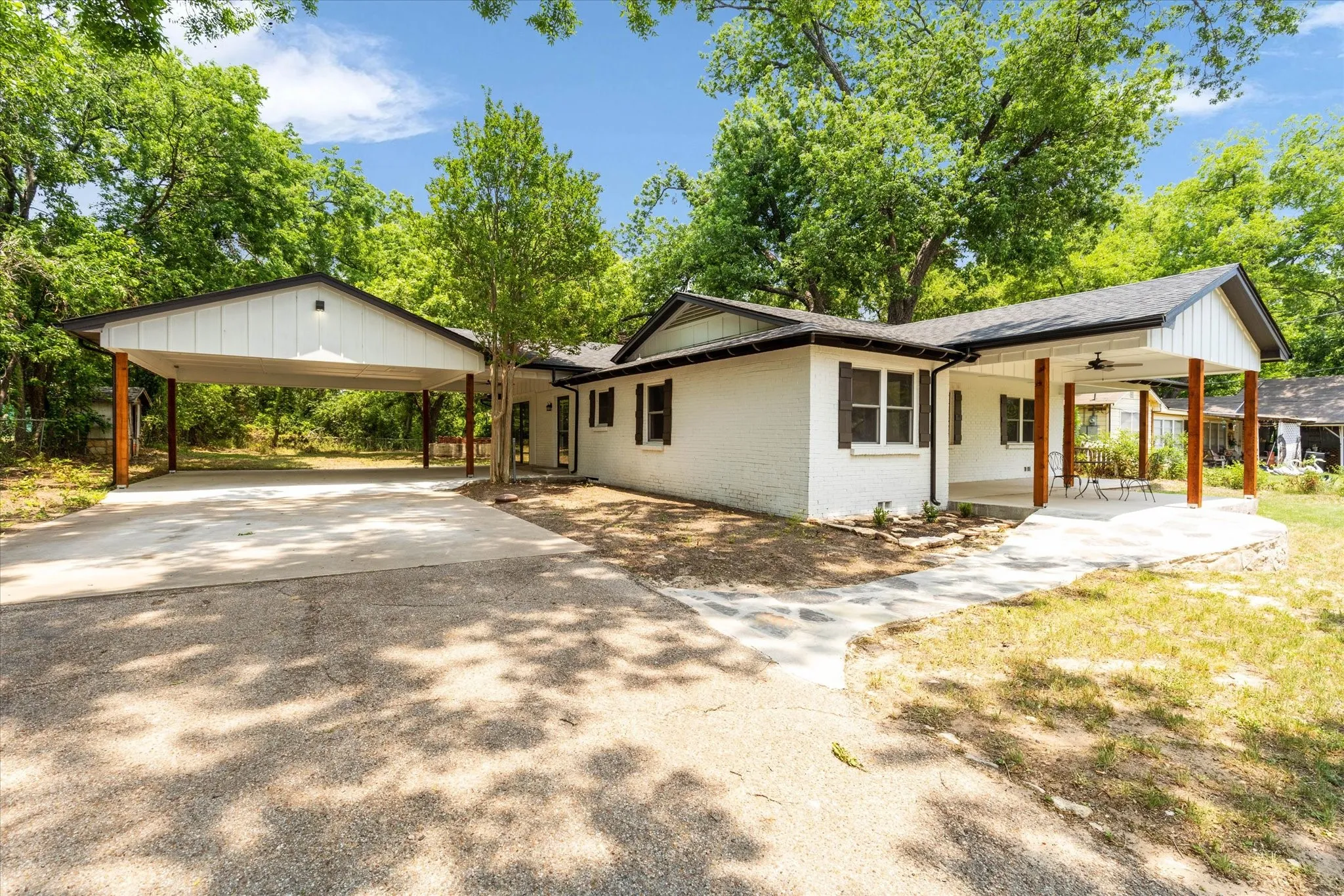 Single Family Residence For Sale in Somervell County , 1509 Van Zandt Road, Glen Rose, Texas 76043, 3 Bedroom, 3 Bathroom, Garage spaces, 1,881 Sqft, built in 1950, mls#21318639, Real Estate Agent in Glen Rose, Homes For Sale in Somervell county, Homes For Sale in Glen Rose, Realtor in Glen Rose Texas, Real Estate Brokerage Independent Realty Texas, Luminita Cordes Realtor