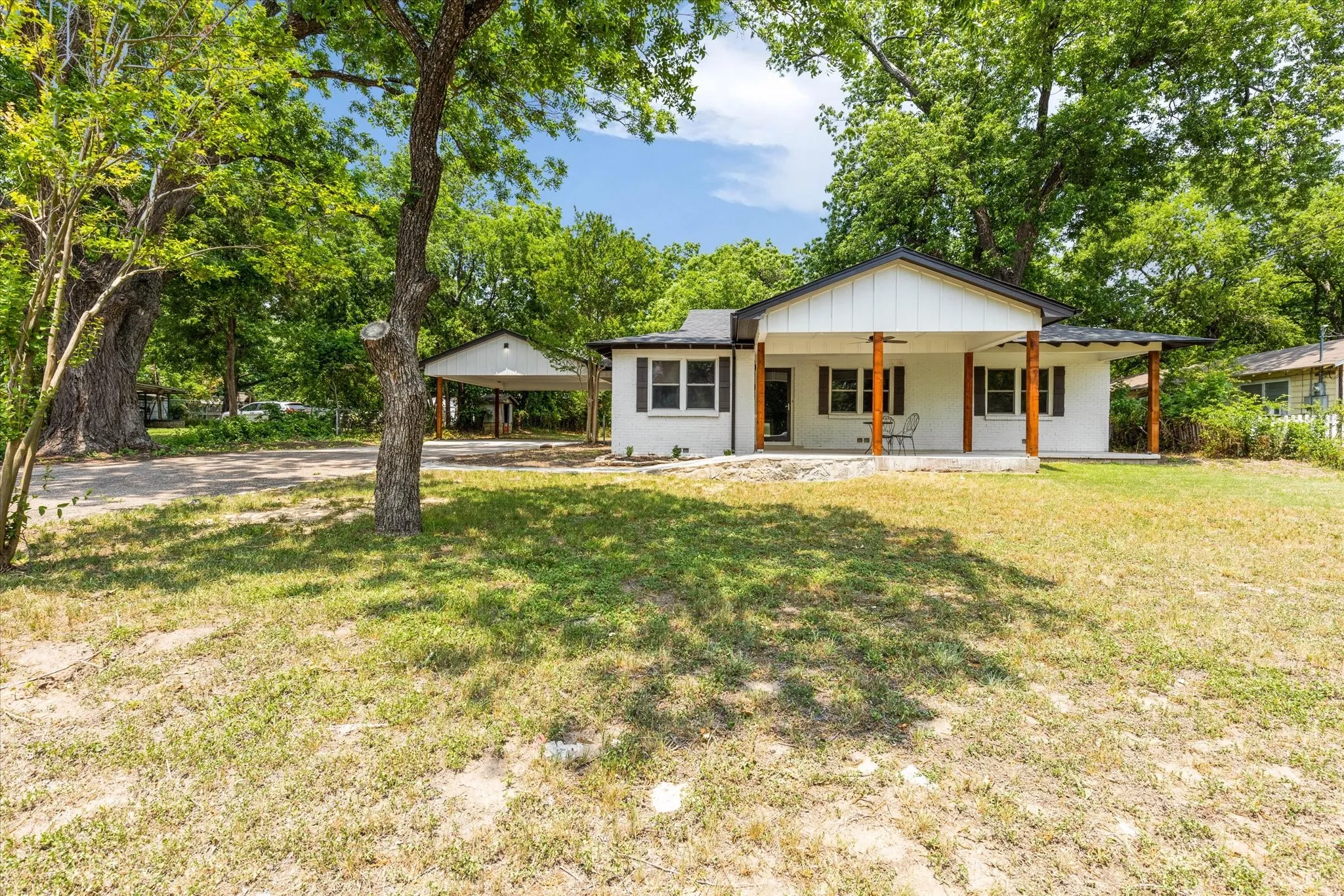 Single Family Residence For Sale in Somervell County , 1509 Van Zandt Road, Glen Rose, Texas 76043, 3 Bedroom, 3 Bathroom, Garage spaces, 1,881 Sqft, built in 1950, mls#21318639, Real Estate Agent in Glen Rose, Homes For Sale in Somervell county, Homes For Sale in Glen Rose, Realtor in Glen Rose Texas, Real Estate Brokerage Independent Realty Texas, Luminita Cordes Realtor