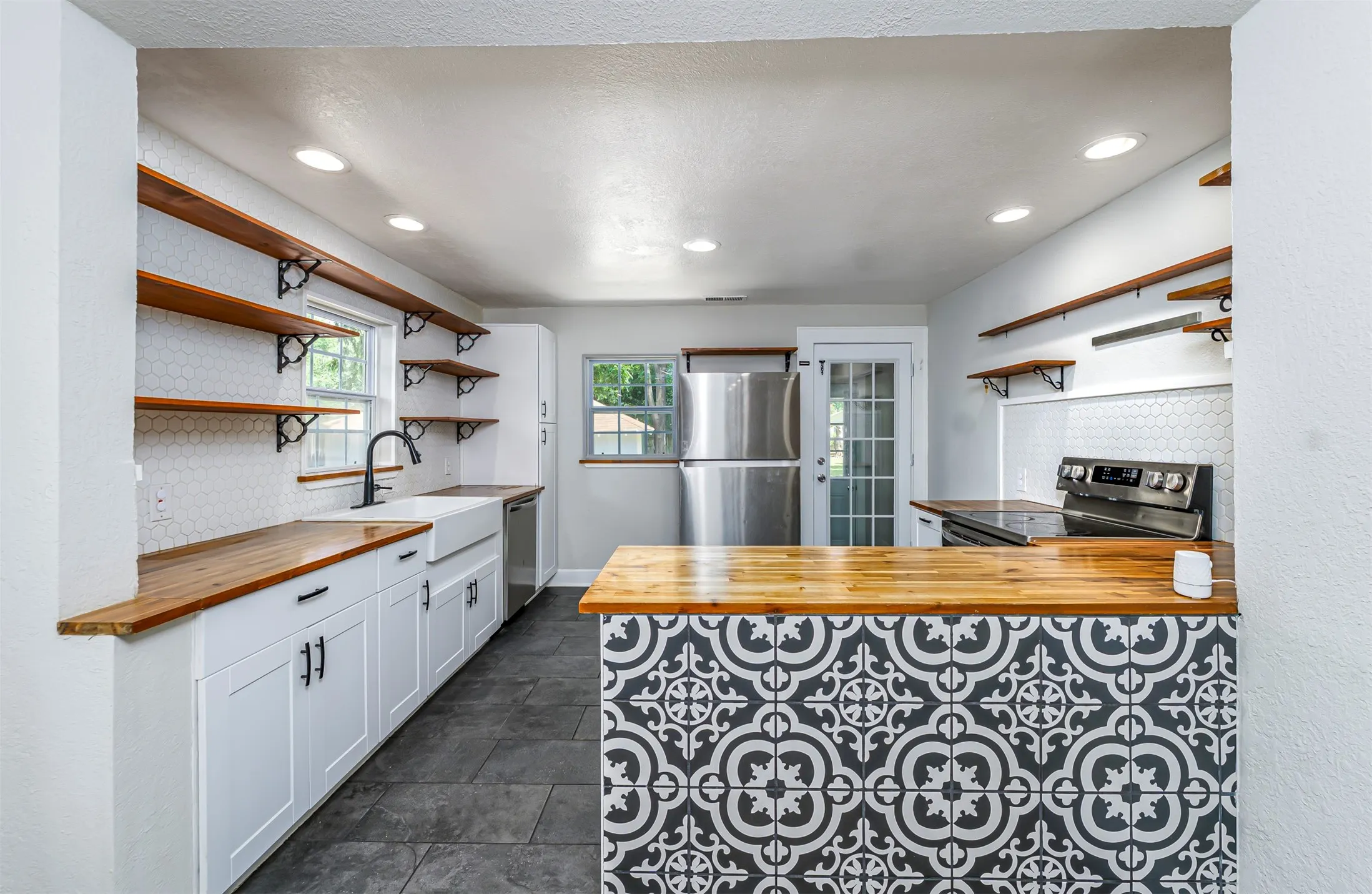 Single Family Residence For Sale in Tarrant County , 214 Churchill Road, Fort Worth, Texas 76114, 2 Bedroom, 1 Bathroom, Garage spaces, 1,027 Sqft, built in 1936, mls#21320878, Real Estate Agent in Fort Worth, Homes For Sale in Tarrant county, Homes For Sale in Fort Worth, Realtor in Fort Worth Texas, Real Estate Brokerage Independent Realty Texas, Luminita Cordes Realtor