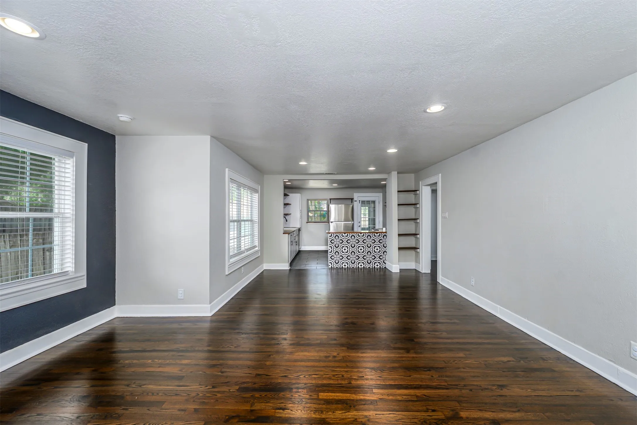 Single Family Residence For Sale in Tarrant County , 214 Churchill Road, Fort Worth, Texas 76114, 2 Bedroom, 1 Bathroom, Garage spaces, 1,027 Sqft, built in 1936, mls#21320878, Real Estate Agent in Fort Worth, Homes For Sale in Tarrant county, Homes For Sale in Fort Worth, Realtor in Fort Worth Texas, Real Estate Brokerage Independent Realty Texas, Luminita Cordes Realtor