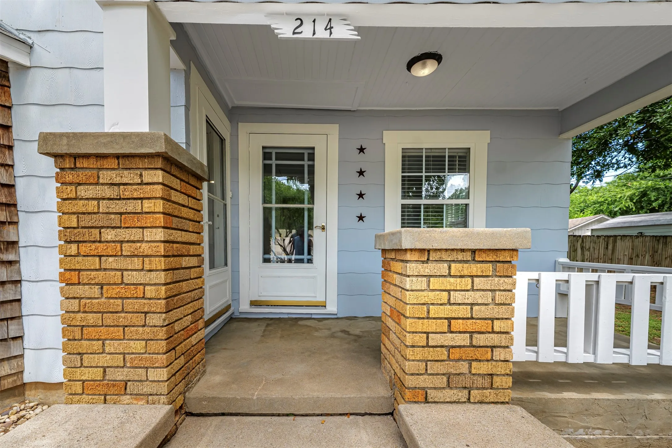 Single Family Residence For Sale in Tarrant County , 214 Churchill Road, Fort Worth, Texas 76114, 2 Bedroom, 1 Bathroom, Garage spaces, 1,027 Sqft, built in 1936, mls#21320878, Real Estate Agent in Fort Worth, Homes For Sale in Tarrant county, Homes For Sale in Fort Worth, Realtor in Fort Worth Texas, Real Estate Brokerage Independent Realty Texas, Luminita Cordes Realtor
