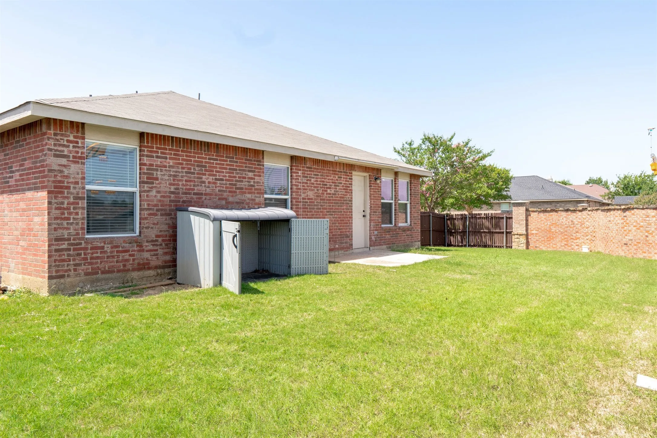 Single Family Residence For Sale in Tarrant County , 806 White Fields Way, Arlington, Texas 76002, 4 Bedroom, 2 Bathroom, 2 Garage spaces, 2,105 Sqft, built in 2007, mls#21319872, Real Estate Agent in Arlington, Homes For Sale in Tarrant county, Homes For Sale in Arlington, Realtor in Arlington Texas, Real Estate Brokerage Independent Realty Texas, Luminita Cordes Realtor