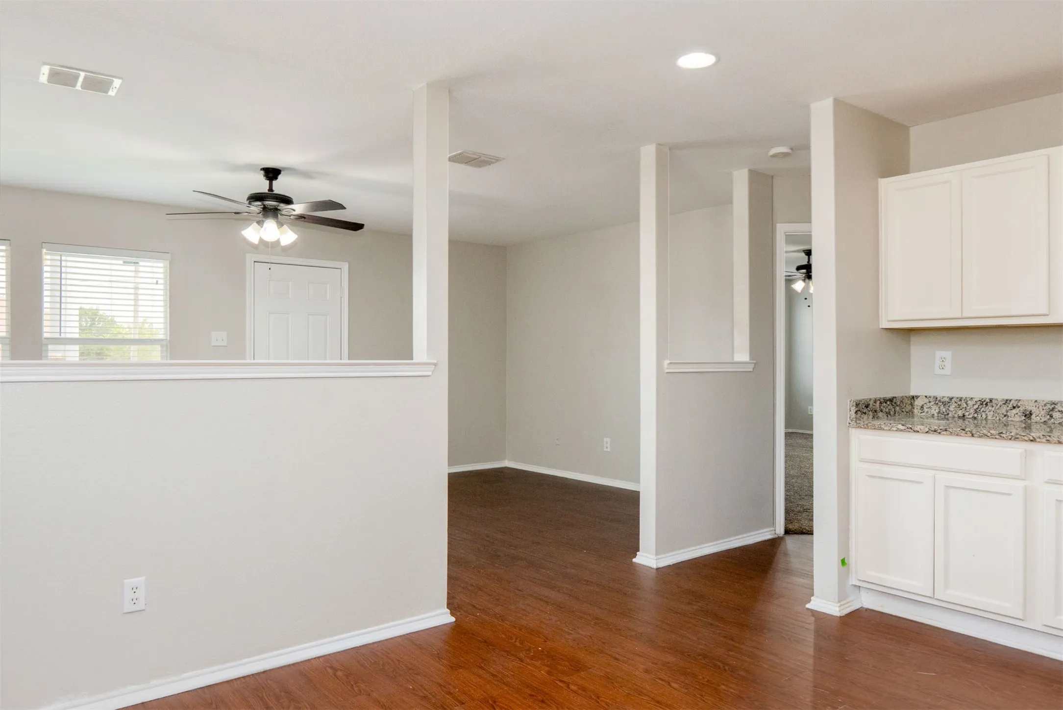 Single Family Residence For Sale in Tarrant County , 806 White Fields Way, Arlington, Texas 76002, 4 Bedroom, 2 Bathroom, 2 Garage spaces, 2,105 Sqft, built in 2007, mls#21319872, Real Estate Agent in Arlington, Homes For Sale in Tarrant county, Homes For Sale in Arlington, Realtor in Arlington Texas, Real Estate Brokerage Independent Realty Texas, Luminita Cordes Realtor