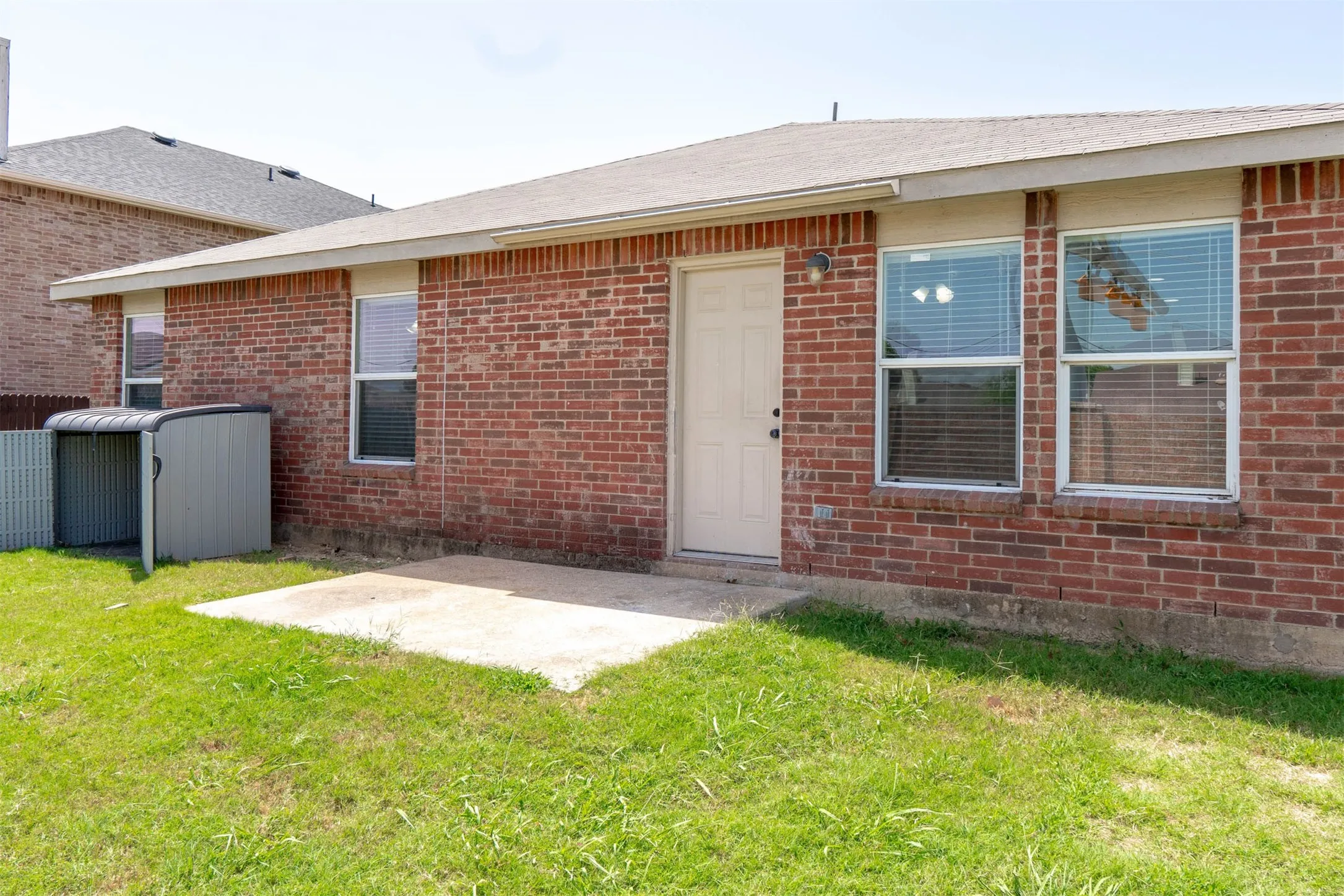 Single Family Residence For Sale in Tarrant County , 806 White Fields Way, Arlington, Texas 76002, 4 Bedroom, 2 Bathroom, 2 Garage spaces, 2,105 Sqft, built in 2007, mls#21319872, Real Estate Agent in Arlington, Homes For Sale in Tarrant county, Homes For Sale in Arlington, Realtor in Arlington Texas, Real Estate Brokerage Independent Realty Texas, Luminita Cordes Realtor