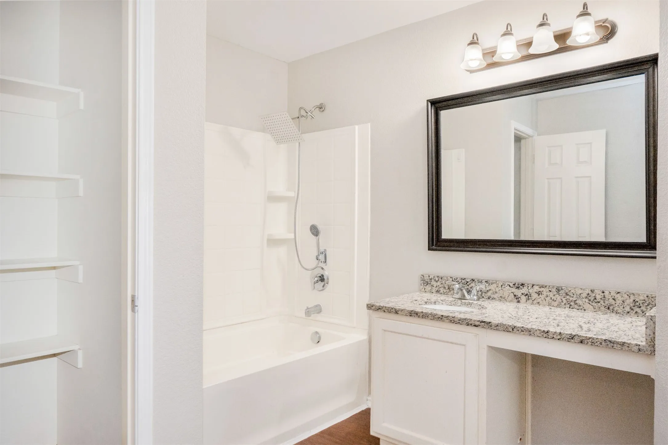 Single Family Residence For Sale in Tarrant County , 806 White Fields Way, Arlington, Texas 76002, 4 Bedroom, 2 Bathroom, 2 Garage spaces, 2,105 Sqft, built in 2007, mls#21319872, Real Estate Agent in Arlington, Homes For Sale in Tarrant county, Homes For Sale in Arlington, Realtor in Arlington Texas, Real Estate Brokerage Independent Realty Texas, Luminita Cordes Realtor