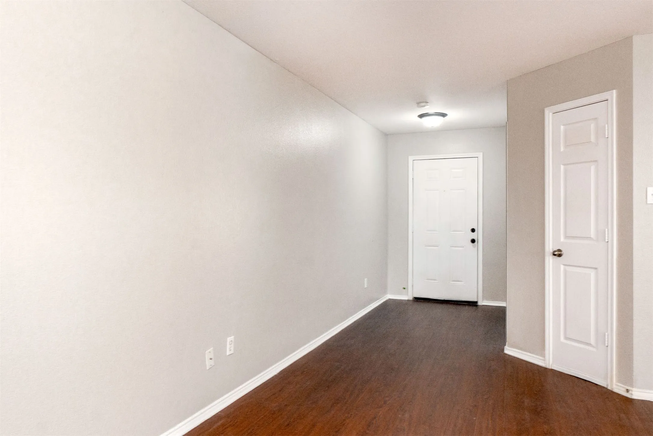 Single Family Residence For Sale in Tarrant County , 806 White Fields Way, Arlington, Texas 76002, 4 Bedroom, 2 Bathroom, 2 Garage spaces, 2,105 Sqft, built in 2007, mls#21319872, Real Estate Agent in Arlington, Homes For Sale in Tarrant county, Homes For Sale in Arlington, Realtor in Arlington Texas, Real Estate Brokerage Independent Realty Texas, Luminita Cordes Realtor