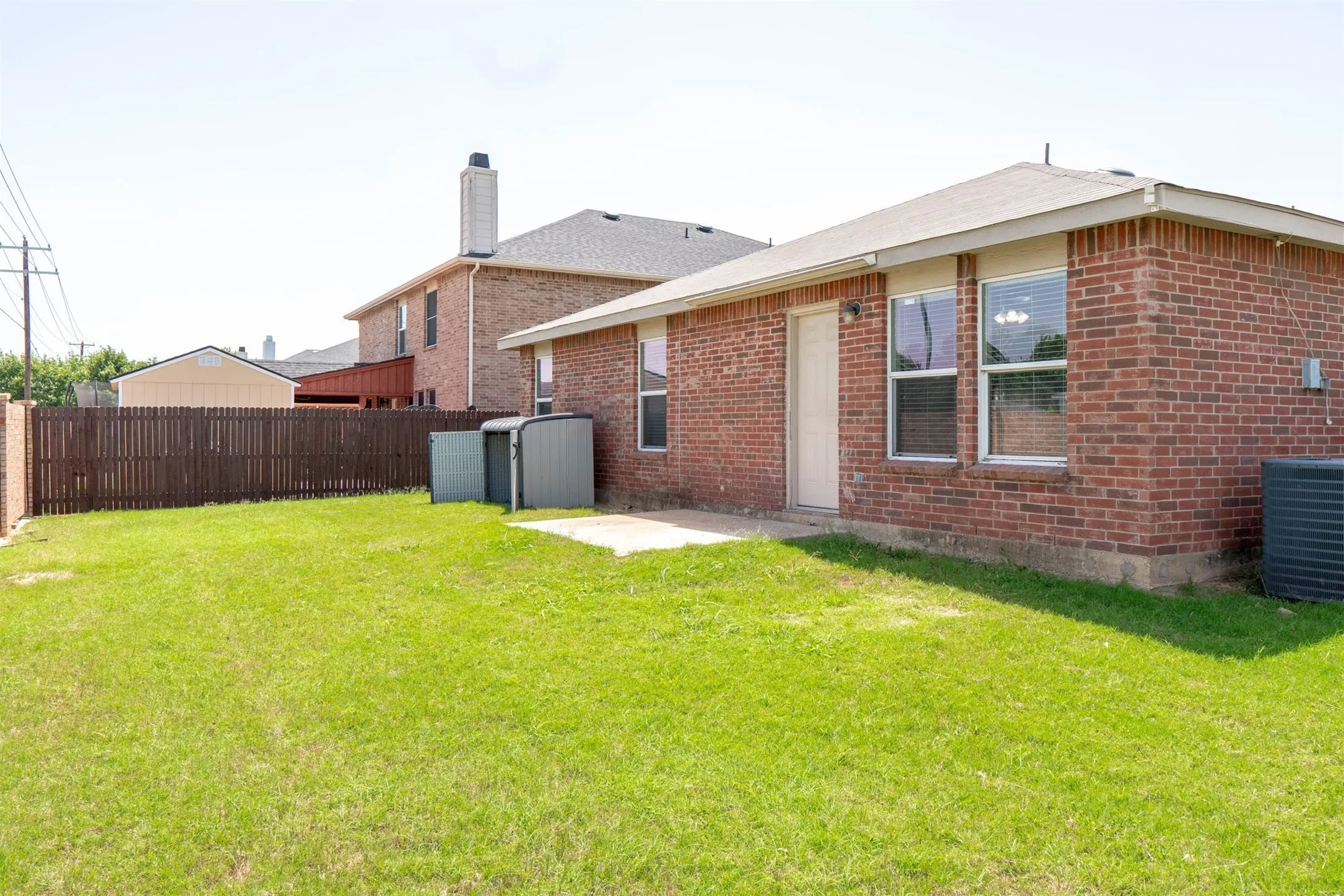 Single Family Residence For Sale in Tarrant County , 806 White Fields Way, Arlington, Texas 76002, 4 Bedroom, 2 Bathroom, 2 Garage spaces, 2,105 Sqft, built in 2007, mls#21319872, Real Estate Agent in Arlington, Homes For Sale in Tarrant county, Homes For Sale in Arlington, Realtor in Arlington Texas, Real Estate Brokerage Independent Realty Texas, Luminita Cordes Realtor