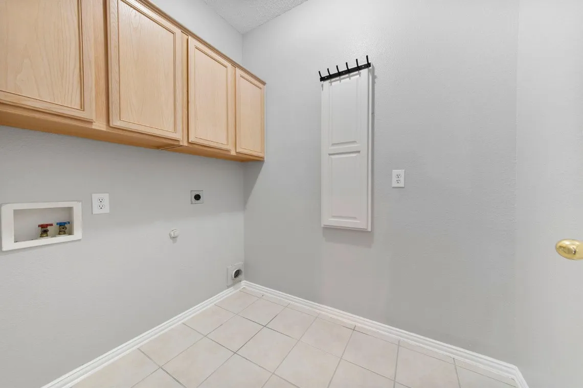 Single Family Residence For Sale in Dallas County , 3348 Autumn View Drive, Grand Prairie, Texas 75050, 5 Bedroom, 4 Bathroom, Garage spaces, 2,847 Sqft, built in 2003, mls#21320804, Real Estate Agent in Grand Prairie, Homes For Sale in Dallas county, Homes For Sale in Grand Prairie, Realtor in Grand Prairie Texas, Real Estate Brokerage Independent Realty Texas, Luminita Cordes Realtor