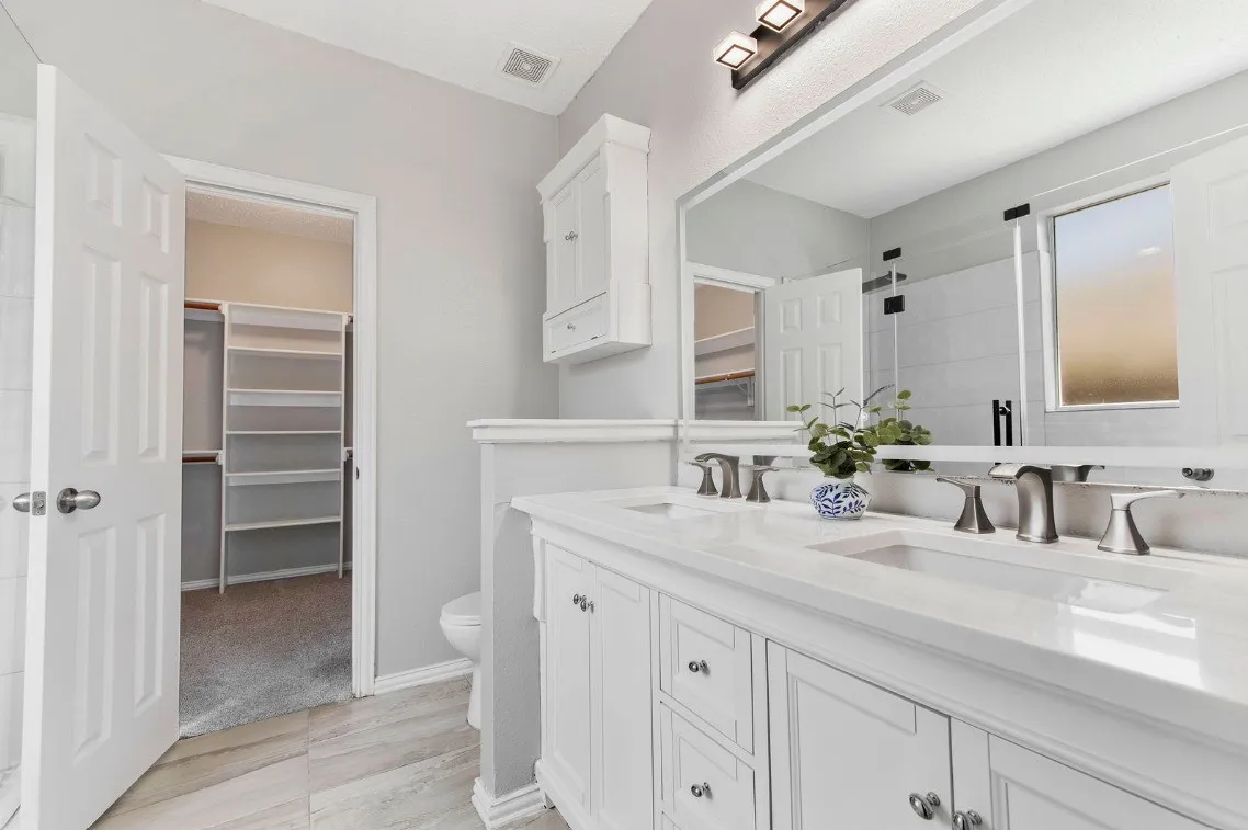 Single Family Residence For Sale in Dallas County , 3348 Autumn View Drive, Grand Prairie, Texas 75050, 5 Bedroom, 4 Bathroom, Garage spaces, 2,847 Sqft, built in 2003, mls#21320804, Real Estate Agent in Grand Prairie, Homes For Sale in Dallas county, Homes For Sale in Grand Prairie, Realtor in Grand Prairie Texas, Real Estate Brokerage Independent Realty Texas, Luminita Cordes Realtor