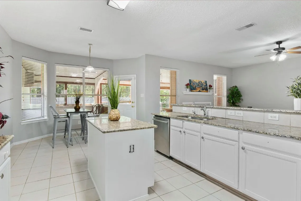 Single Family Residence For Sale in Dallas County , 3348 Autumn View Drive, Grand Prairie, Texas 75050, 5 Bedroom, 4 Bathroom, Garage spaces, 2,847 Sqft, built in 2003, mls#21320804, Real Estate Agent in Grand Prairie, Homes For Sale in Dallas county, Homes For Sale in Grand Prairie, Realtor in Grand Prairie Texas, Real Estate Brokerage Independent Realty Texas, Luminita Cordes Realtor
