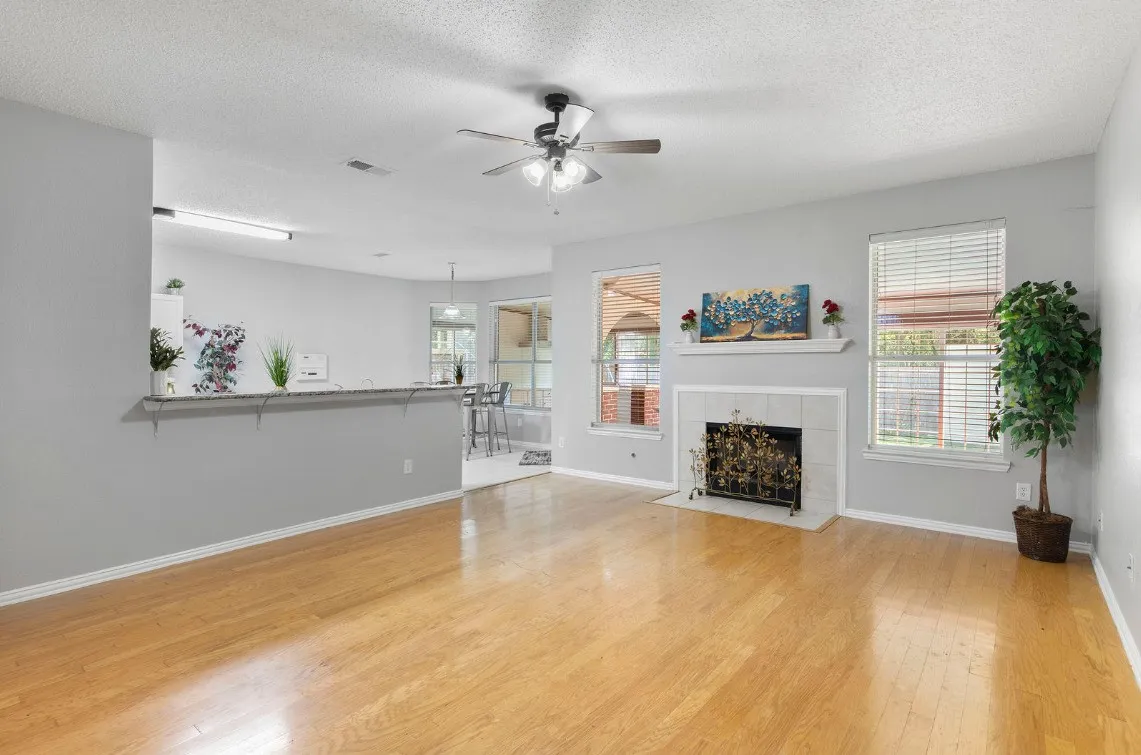 Single Family Residence For Sale in Dallas County , 3348 Autumn View Drive, Grand Prairie, Texas 75050, 5 Bedroom, 4 Bathroom, Garage spaces, 2,847 Sqft, built in 2003, mls#21320804, Real Estate Agent in Grand Prairie, Homes For Sale in Dallas county, Homes For Sale in Grand Prairie, Realtor in Grand Prairie Texas, Real Estate Brokerage Independent Realty Texas, Luminita Cordes Realtor
