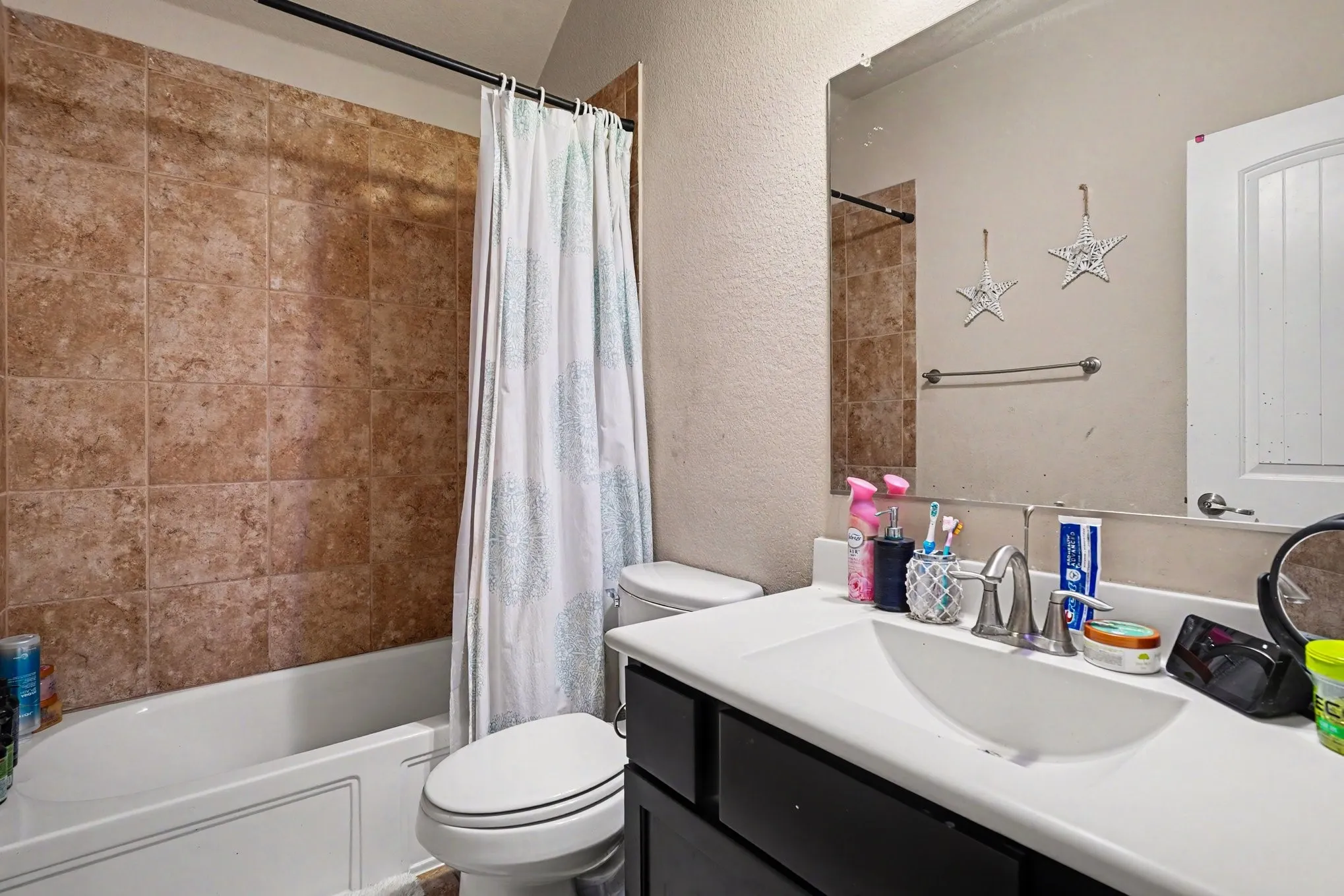 Single Family Residence For Sale in Tarrant County , 919 Keel Line Court, Crowley, Texas 76036, 4 Bedroom, 4 Bathroom, 2 Garage spaces, 2,530 Sqft, built in 2012, mls#21320912, Real Estate Agent in Crowley, Homes For Sale in Tarrant county, Homes For Sale in Crowley, Realtor in Crowley Texas, Real Estate Brokerage Independent Realty Texas, Luminita Cordes Realtor