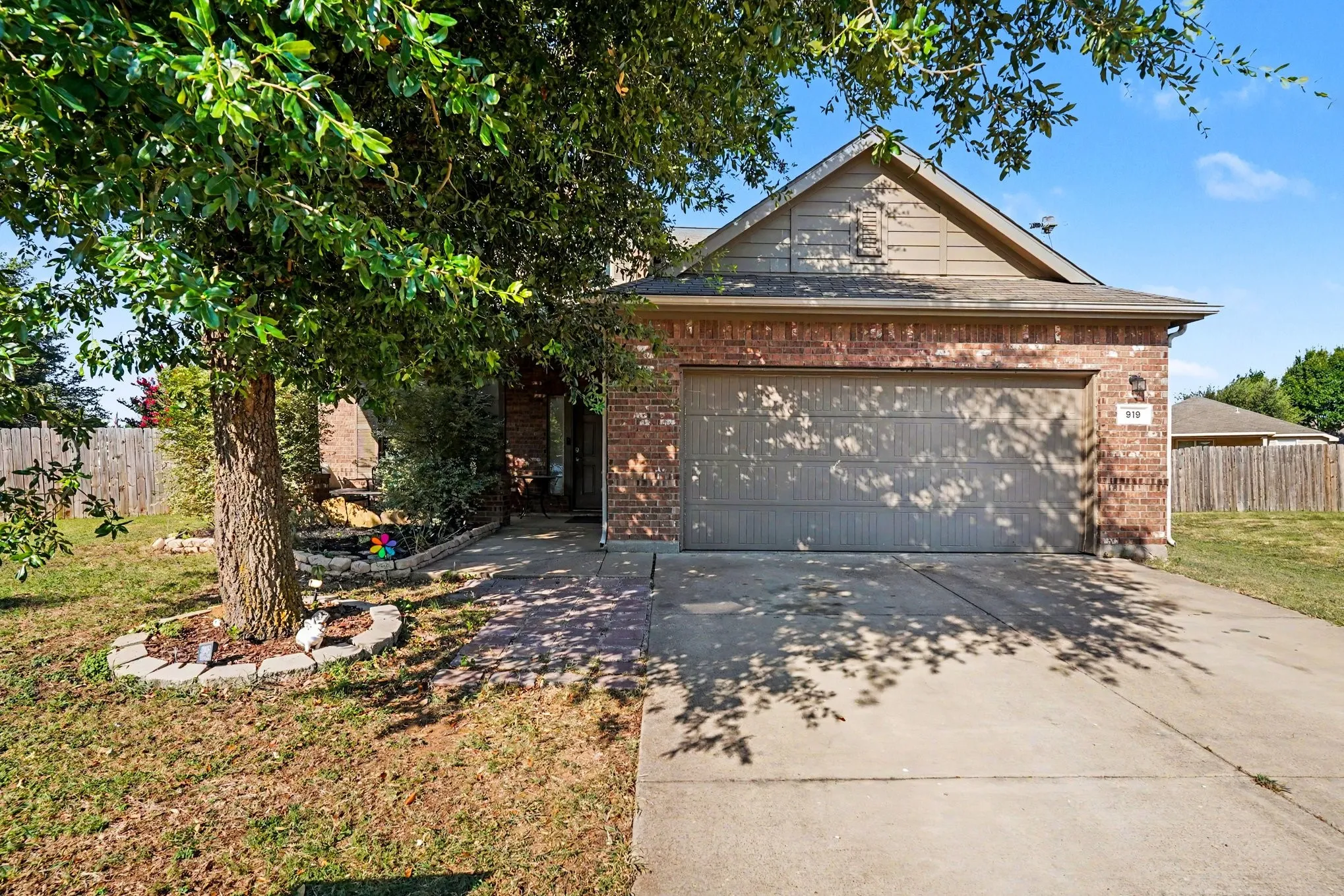 Single Family Residence For Sale in Tarrant County , 919 Keel Line Court, Crowley, Texas 76036, 4 Bedroom, 4 Bathroom, 2 Garage spaces, 2,530 Sqft, built in 2012, mls#21320912, Real Estate Agent in Crowley, Homes For Sale in Tarrant county, Homes For Sale in Crowley, Realtor in Crowley Texas, Real Estate Brokerage Independent Realty Texas, Luminita Cordes Realtor