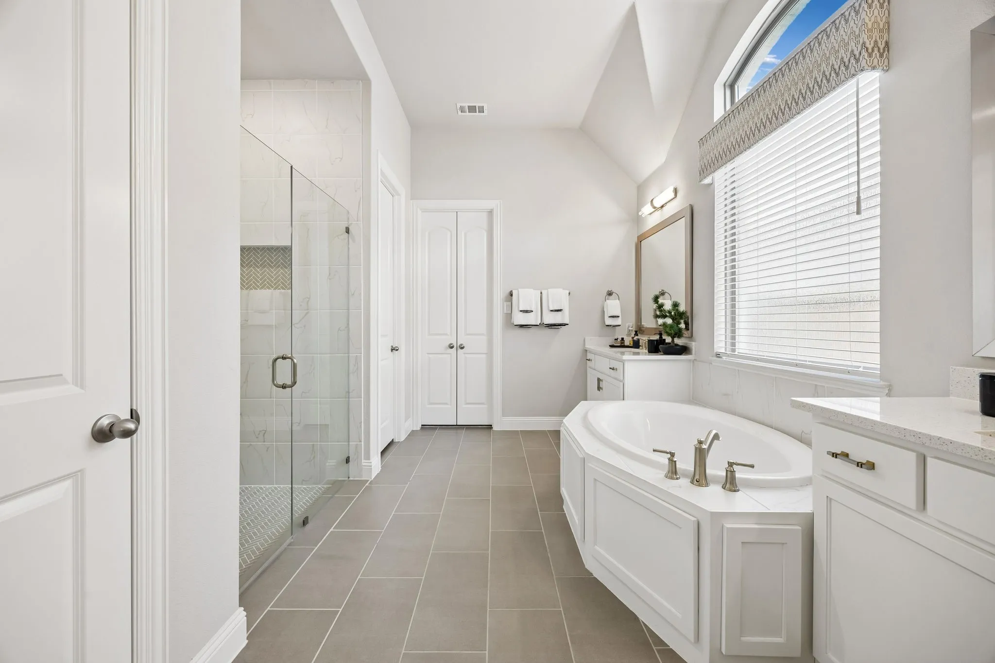 Single Family Residence For Sale in Denton County , 4204 Hidden Cove Road, Little Elm, Texas 75068, 4 Bedroom, 3 Bathroom, 3 Garage spaces, 3,168 Sqft, built in 2022, mls#21319861, Real Estate Agent in Little Elm, Homes For Sale in Denton county, Homes For Sale in Little Elm, Realtor in Little Elm Texas, Real Estate Brokerage Independent Realty Texas, Luminita Cordes Realtor