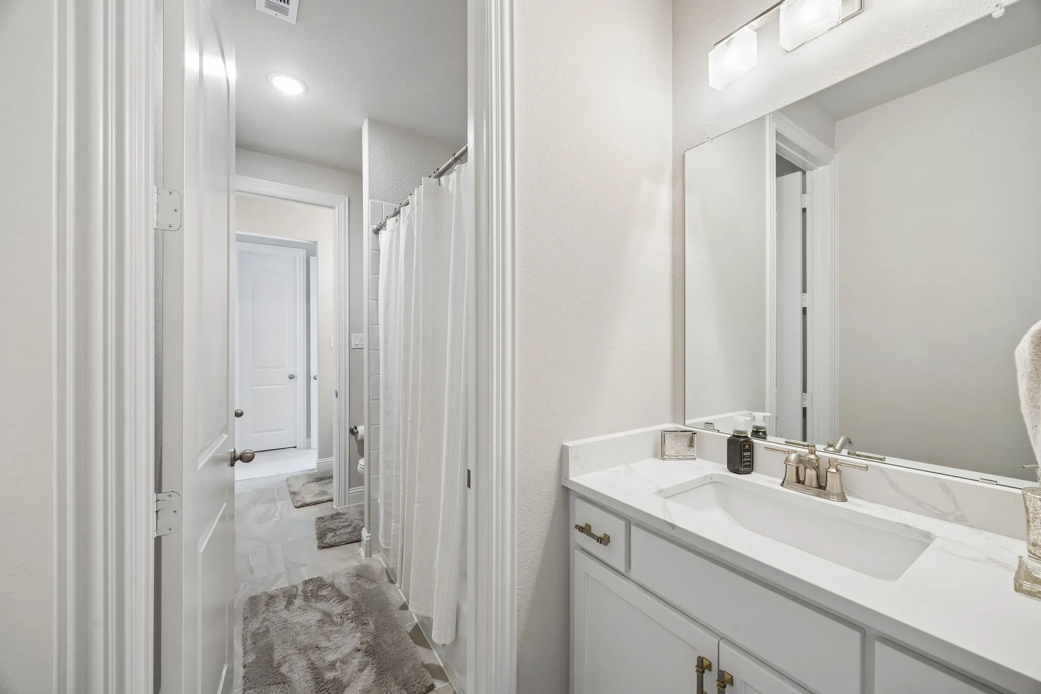 Single Family Residence For Sale in Denton County , 4204 Hidden Cove Road, Little Elm, Texas 75068, 4 Bedroom, 3 Bathroom, 3 Garage spaces, 3,168 Sqft, built in 2022, mls#21319861, Real Estate Agent in Little Elm, Homes For Sale in Denton county, Homes For Sale in Little Elm, Realtor in Little Elm Texas, Real Estate Brokerage Independent Realty Texas, Luminita Cordes Realtor