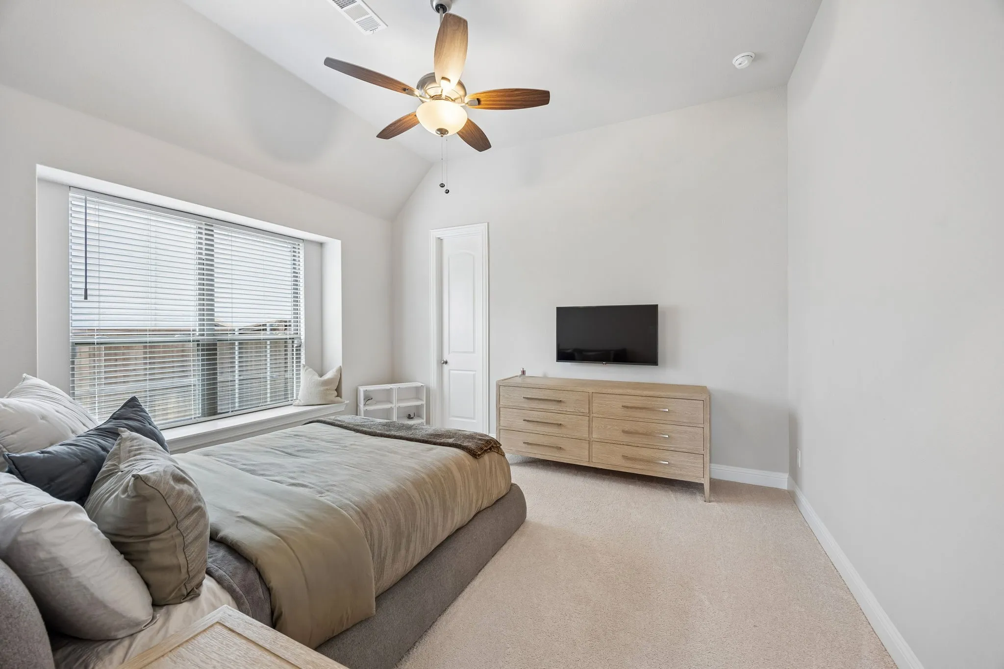 Single Family Residence For Sale in Denton County , 4204 Hidden Cove Road, Little Elm, Texas 75068, 4 Bedroom, 3 Bathroom, 3 Garage spaces, 3,168 Sqft, built in 2022, mls#21319861, Real Estate Agent in Little Elm, Homes For Sale in Denton county, Homes For Sale in Little Elm, Realtor in Little Elm Texas, Real Estate Brokerage Independent Realty Texas, Luminita Cordes Realtor