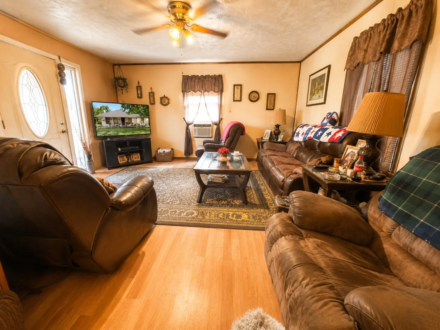Single Family Residence For Sale in Navarro County , 601 SW 2nd Street, Kerens, Texas 75144, 2 Bedroom, 1 Bathroom, Garage spaces, 1,208 Sqft, built in 1910, mls#21320925, Real Estate Agent in Kerens, Homes For Sale in Navarro county, Homes For Sale in Kerens, Realtor in Kerens Texas, Real Estate Brokerage Independent Realty Texas, Luminita Cordes Realtor