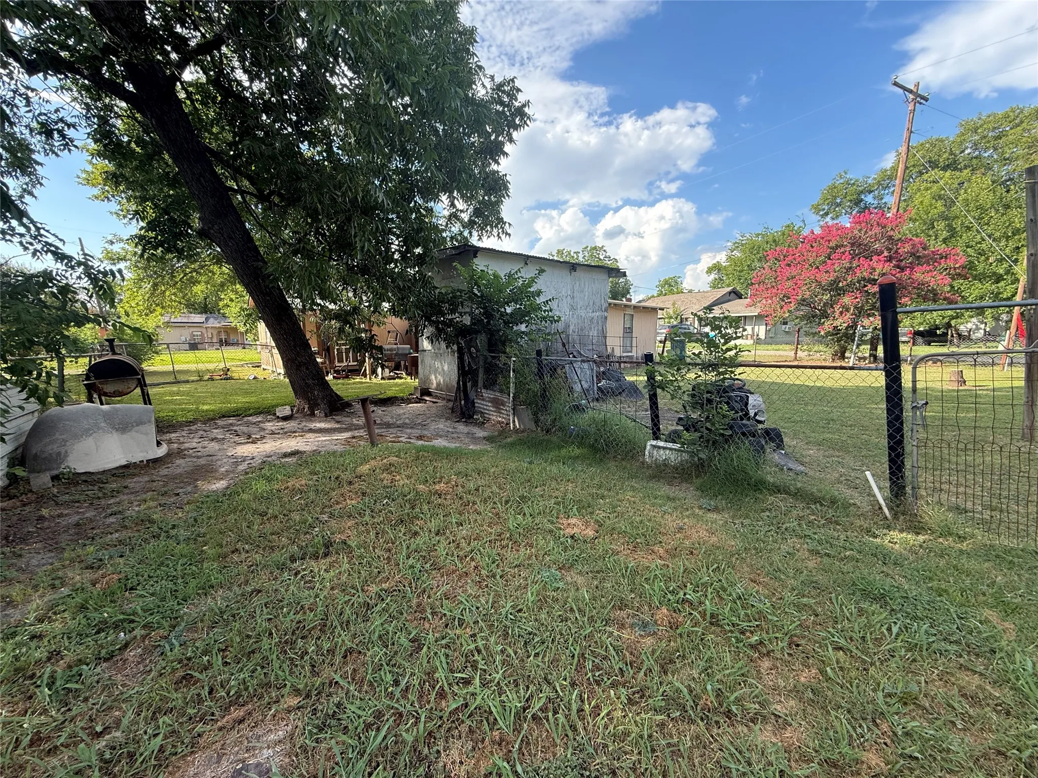 Single Family Residence For Sale in Navarro County , 601 SW 2nd Street, Kerens, Texas 75144, 2 Bedroom, 1 Bathroom, Garage spaces, 1,208 Sqft, built in 1910, mls#21320925, Real Estate Agent in Kerens, Homes For Sale in Navarro county, Homes For Sale in Kerens, Realtor in Kerens Texas, Real Estate Brokerage Independent Realty Texas, Luminita Cordes Realtor