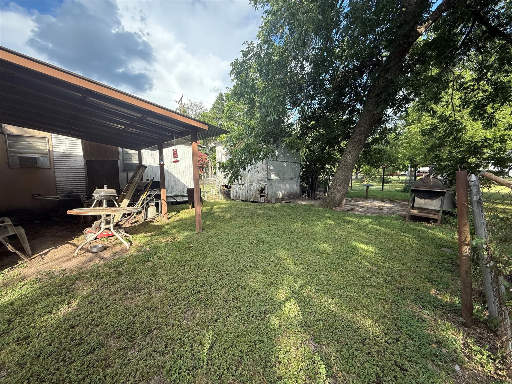 Single Family Residence For Sale in Navarro County , 601 SW 2nd Street, Kerens, Texas 75144, 2 Bedroom, 1 Bathroom, Garage spaces, 1,208 Sqft, built in 1910, mls#21320925, Real Estate Agent in Kerens, Homes For Sale in Navarro county, Homes For Sale in Kerens, Realtor in Kerens Texas, Real Estate Brokerage Independent Realty Texas, Luminita Cordes Realtor