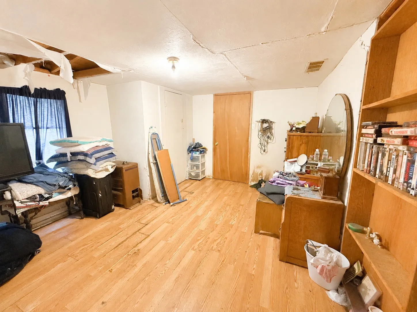 Single Family Residence For Sale in Navarro County , 601 SW 2nd Street, Kerens, Texas 75144, 2 Bedroom, 1 Bathroom, Garage spaces, 1,208 Sqft, built in 1910, mls#21320925, Real Estate Agent in Kerens, Homes For Sale in Navarro county, Homes For Sale in Kerens, Realtor in Kerens Texas, Real Estate Brokerage Independent Realty Texas, Luminita Cordes Realtor