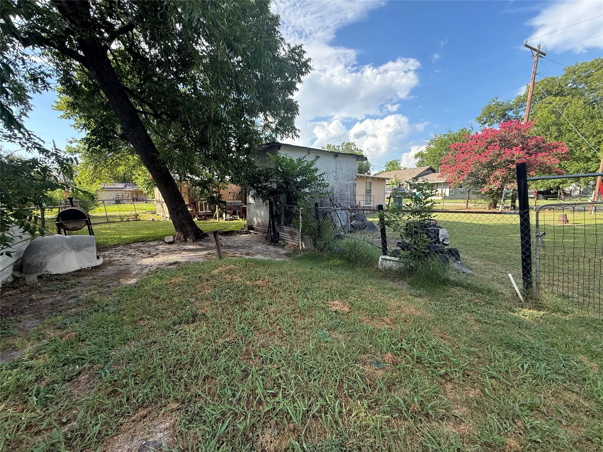 Single Family Residence For Sale in Navarro County , 601 SW 2nd Street, Kerens, Texas 75144, 2 Bedroom, 1 Bathroom, Garage spaces, 1,208 Sqft, built in 1910, mls#21320925, Real Estate Agent in Kerens, Homes For Sale in Navarro county, Homes For Sale in Kerens, Realtor in Kerens Texas, Real Estate Brokerage Independent Realty Texas, Luminita Cordes Realtor