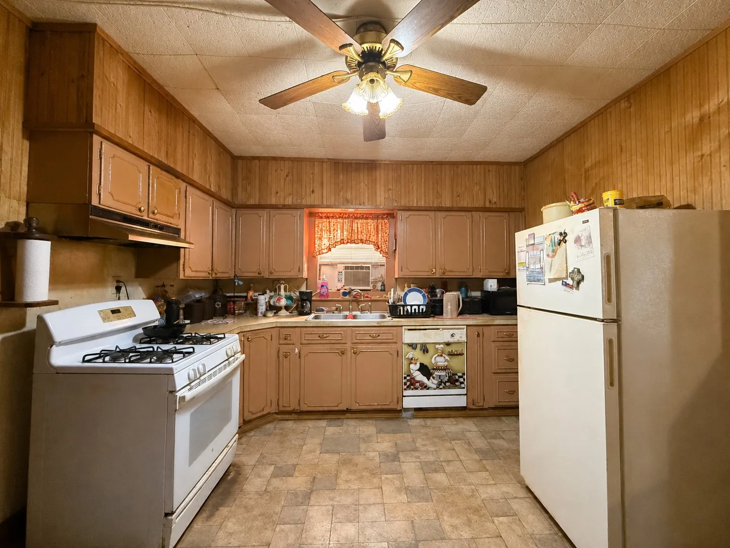 Single Family Residence For Sale in Navarro County , 601 SW 2nd Street, Kerens, Texas 75144, 2 Bedroom, 1 Bathroom, Garage spaces, 1,208 Sqft, built in 1910, mls#21320925, Real Estate Agent in Kerens, Homes For Sale in Navarro county, Homes For Sale in Kerens, Realtor in Kerens Texas, Real Estate Brokerage Independent Realty Texas, Luminita Cordes Realtor