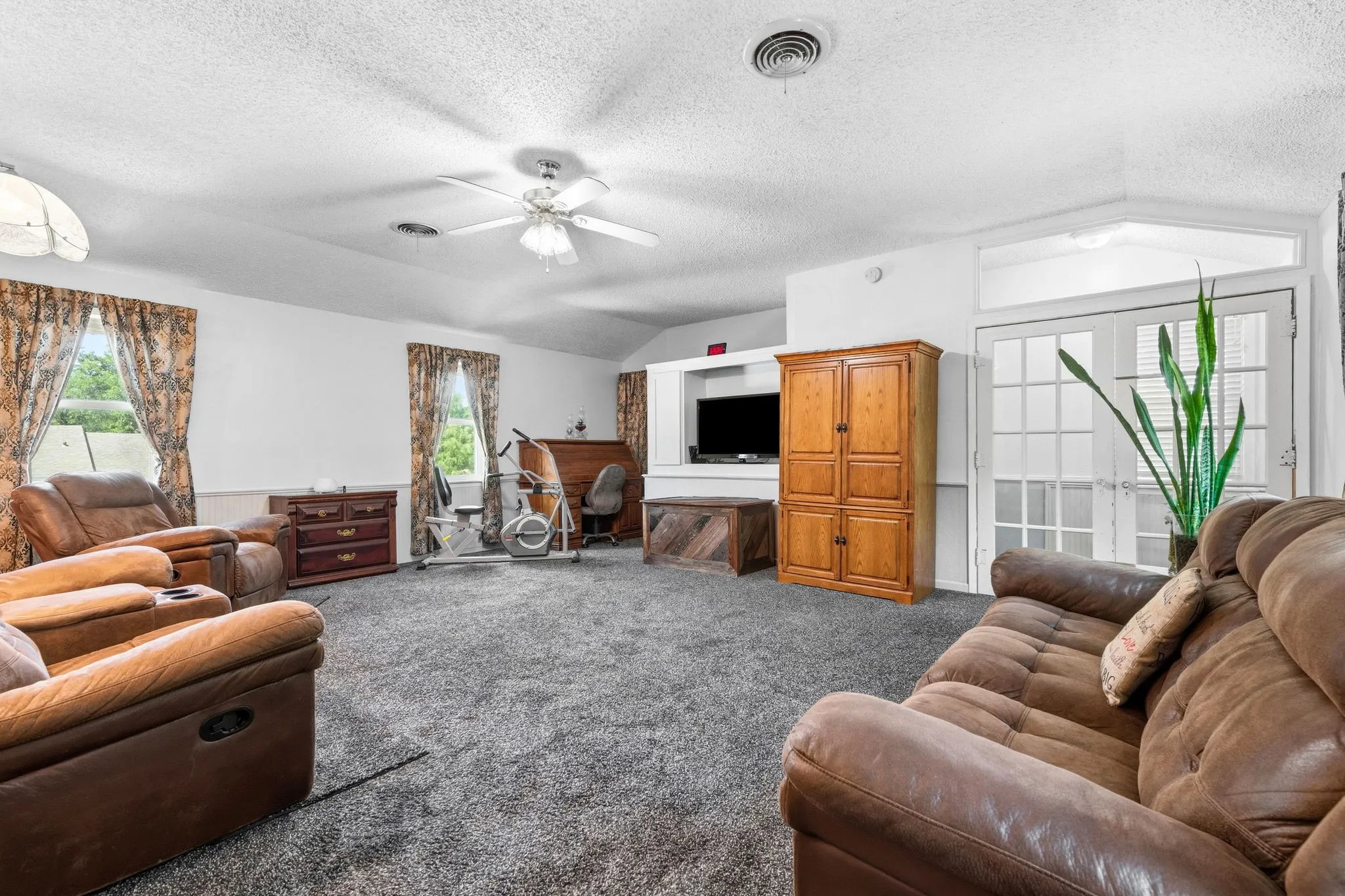 Duplex For Sale in Taylor County , 2202 and 2204 S 12th Street, Abilene, Texas 79605, 5 Bedroom, 3 Bathroom, Garage spaces, 0 Sqft, built in 1947, mls#21293998, Real Estate Agent in Abilene, Homes For Sale in Taylor county, Homes For Sale in Abilene, Realtor in Abilene Texas, Real Estate Brokerage Independent Realty Texas, Luminita Cordes Realtor