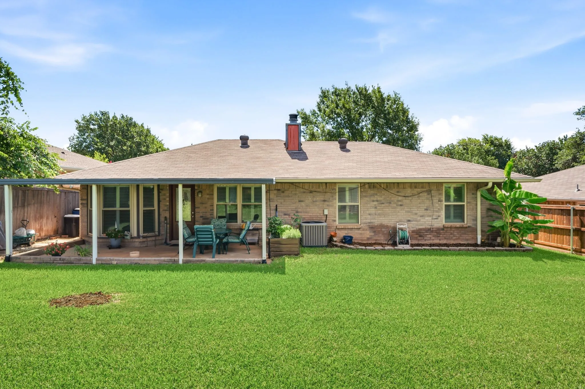 Single Family Residence For Sale in Tarrant County , 2507 Poppy Lane, Euless, Texas 76039, 3 Bedroom, 2 Bathroom, 2 Garage spaces, 1,154 Sqft, built in 1984, mls#21319382, Real Estate Agent in Euless, Homes For Sale in Tarrant county, Homes For Sale in Euless, Realtor in Euless Texas, Real Estate Brokerage Independent Realty Texas, Luminita Cordes Realtor