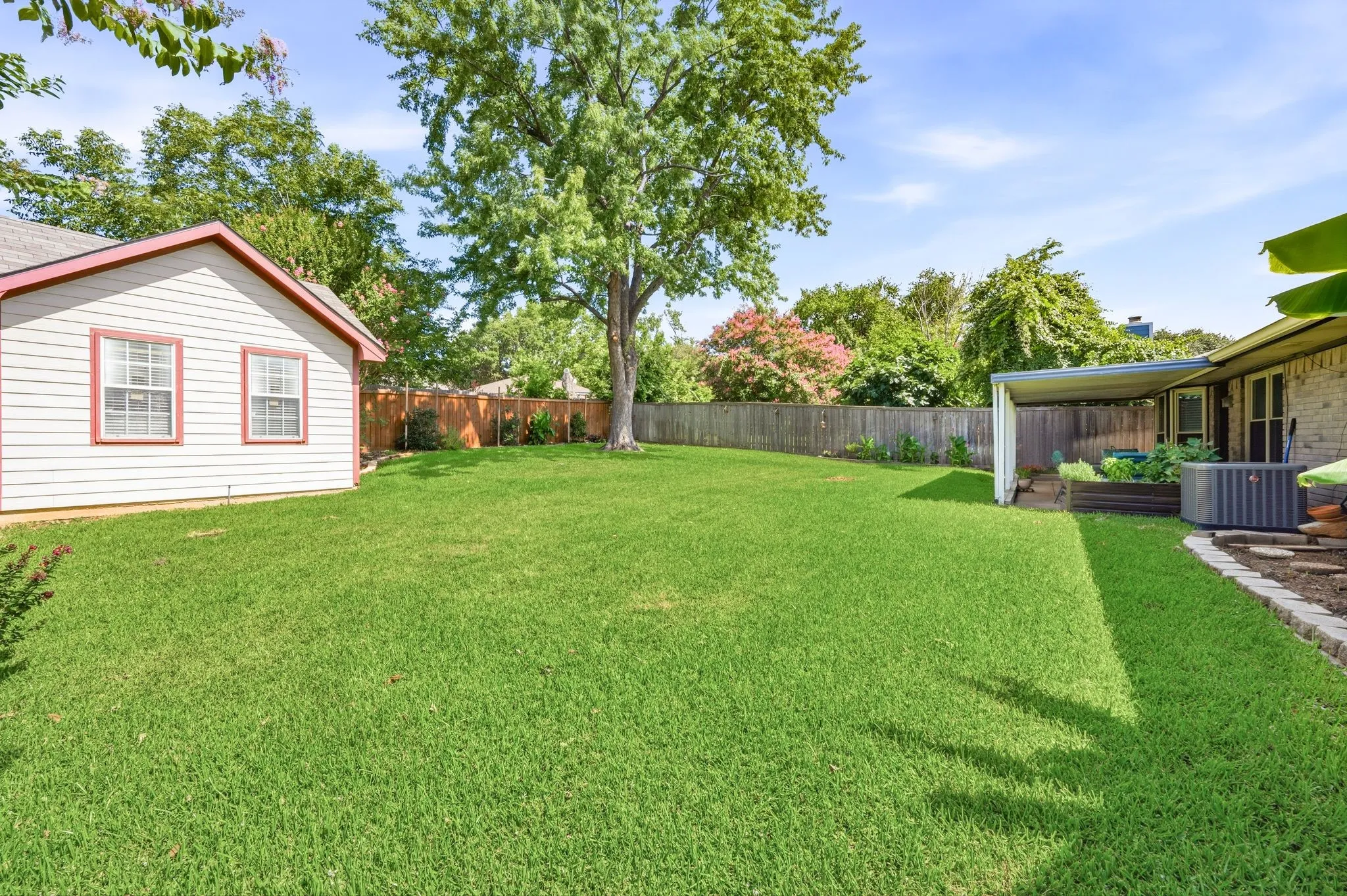 Single Family Residence For Sale in Tarrant County , 2507 Poppy Lane, Euless, Texas 76039, 3 Bedroom, 2 Bathroom, 2 Garage spaces, 1,154 Sqft, built in 1984, mls#21319382, Real Estate Agent in Euless, Homes For Sale in Tarrant county, Homes For Sale in Euless, Realtor in Euless Texas, Real Estate Brokerage Independent Realty Texas, Luminita Cordes Realtor