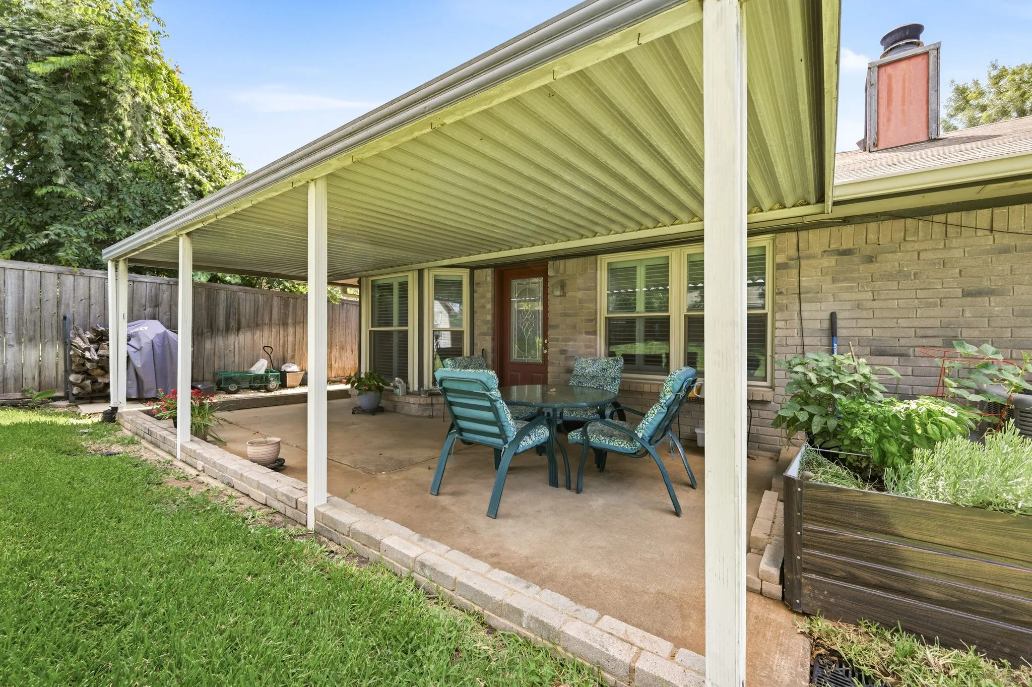 Single Family Residence For Sale in Tarrant County , 2507 Poppy Lane, Euless, Texas 76039, 3 Bedroom, 2 Bathroom, 2 Garage spaces, 1,154 Sqft, built in 1984, mls#21319382, Real Estate Agent in Euless, Homes For Sale in Tarrant county, Homes For Sale in Euless, Realtor in Euless Texas, Real Estate Brokerage Independent Realty Texas, Luminita Cordes Realtor