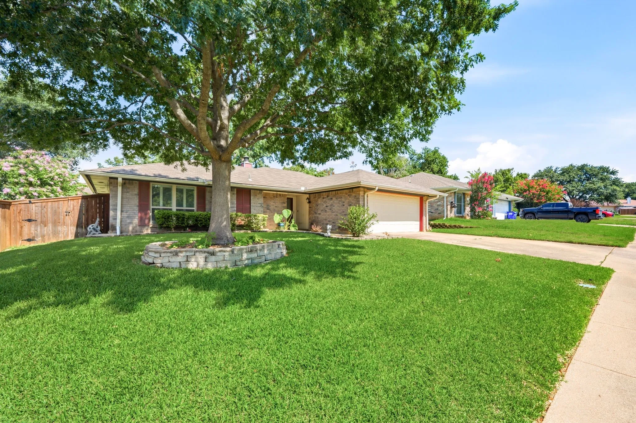 Single Family Residence For Sale in Tarrant County , 2507 Poppy Lane, Euless, Texas 76039, 3 Bedroom, 2 Bathroom, 2 Garage spaces, 1,154 Sqft, built in 1984, mls#21319382, Real Estate Agent in Euless, Homes For Sale in Tarrant county, Homes For Sale in Euless, Realtor in Euless Texas, Real Estate Brokerage Independent Realty Texas, Luminita Cordes Realtor