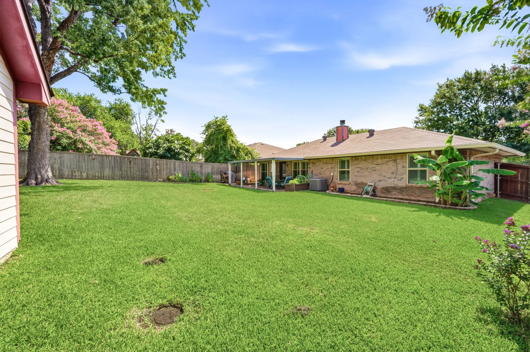 Single Family Residence For Sale in Tarrant County , 2507 Poppy Lane, Euless, Texas 76039, 3 Bedroom, 2 Bathroom, 2 Garage spaces, 1,154 Sqft, built in 1984, mls#21319382, Real Estate Agent in Euless, Homes For Sale in Tarrant county, Homes For Sale in Euless, Realtor in Euless Texas, Real Estate Brokerage Independent Realty Texas, Luminita Cordes Realtor