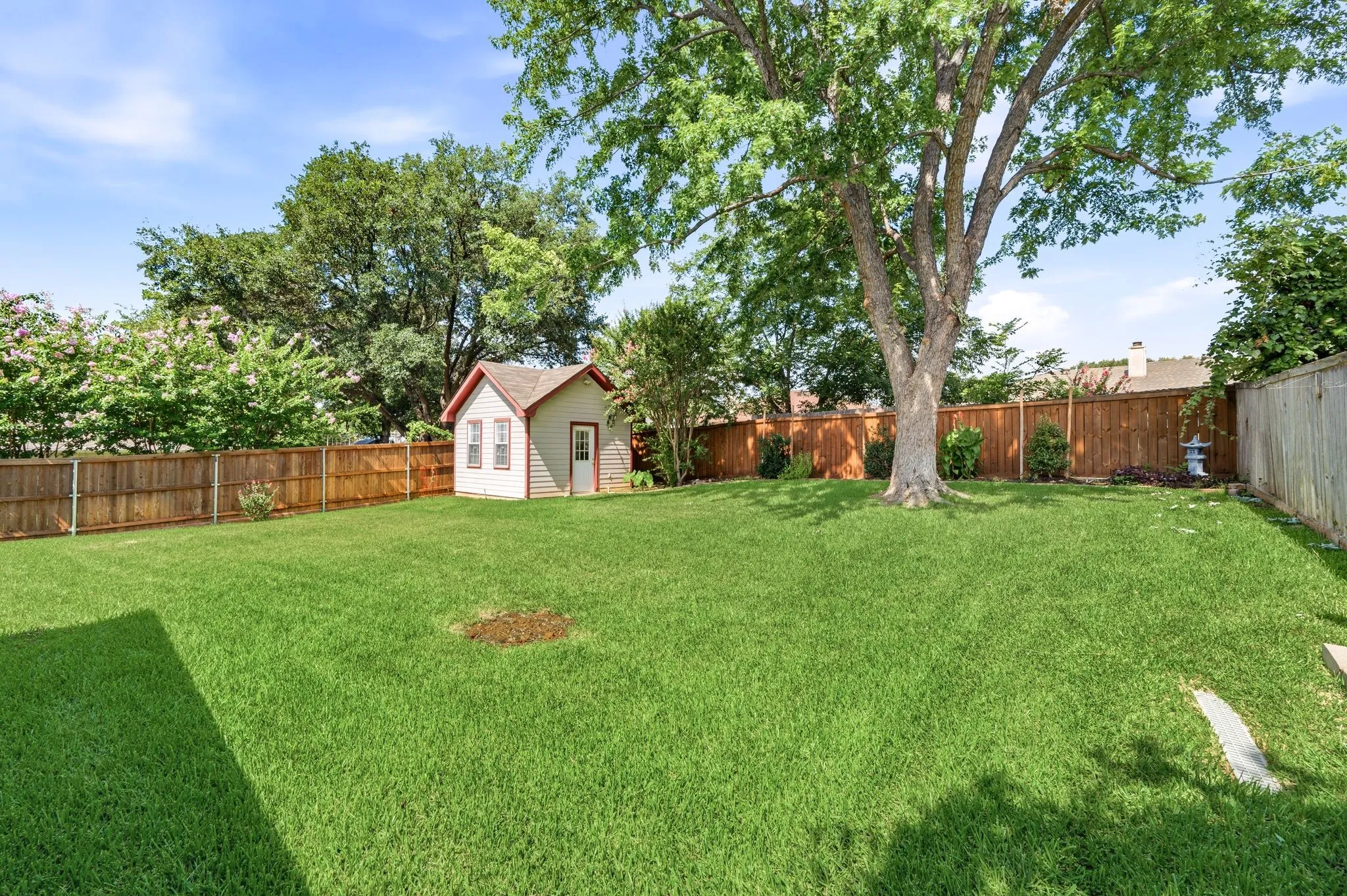 Single Family Residence For Sale in Tarrant County , 2507 Poppy Lane, Euless, Texas 76039, 3 Bedroom, 2 Bathroom, 2 Garage spaces, 1,154 Sqft, built in 1984, mls#21319382, Real Estate Agent in Euless, Homes For Sale in Tarrant county, Homes For Sale in Euless, Realtor in Euless Texas, Real Estate Brokerage Independent Realty Texas, Luminita Cordes Realtor