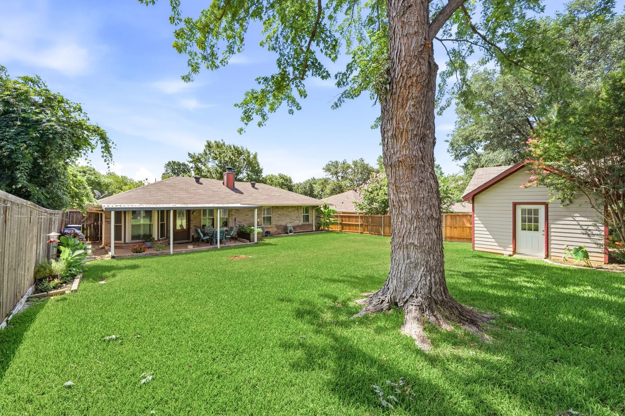 Single Family Residence For Sale in Tarrant County , 2507 Poppy Lane, Euless, Texas 76039, 3 Bedroom, 2 Bathroom, 2 Garage spaces, 1,154 Sqft, built in 1984, mls#21319382, Real Estate Agent in Euless, Homes For Sale in Tarrant county, Homes For Sale in Euless, Realtor in Euless Texas, Real Estate Brokerage Independent Realty Texas, Luminita Cordes Realtor