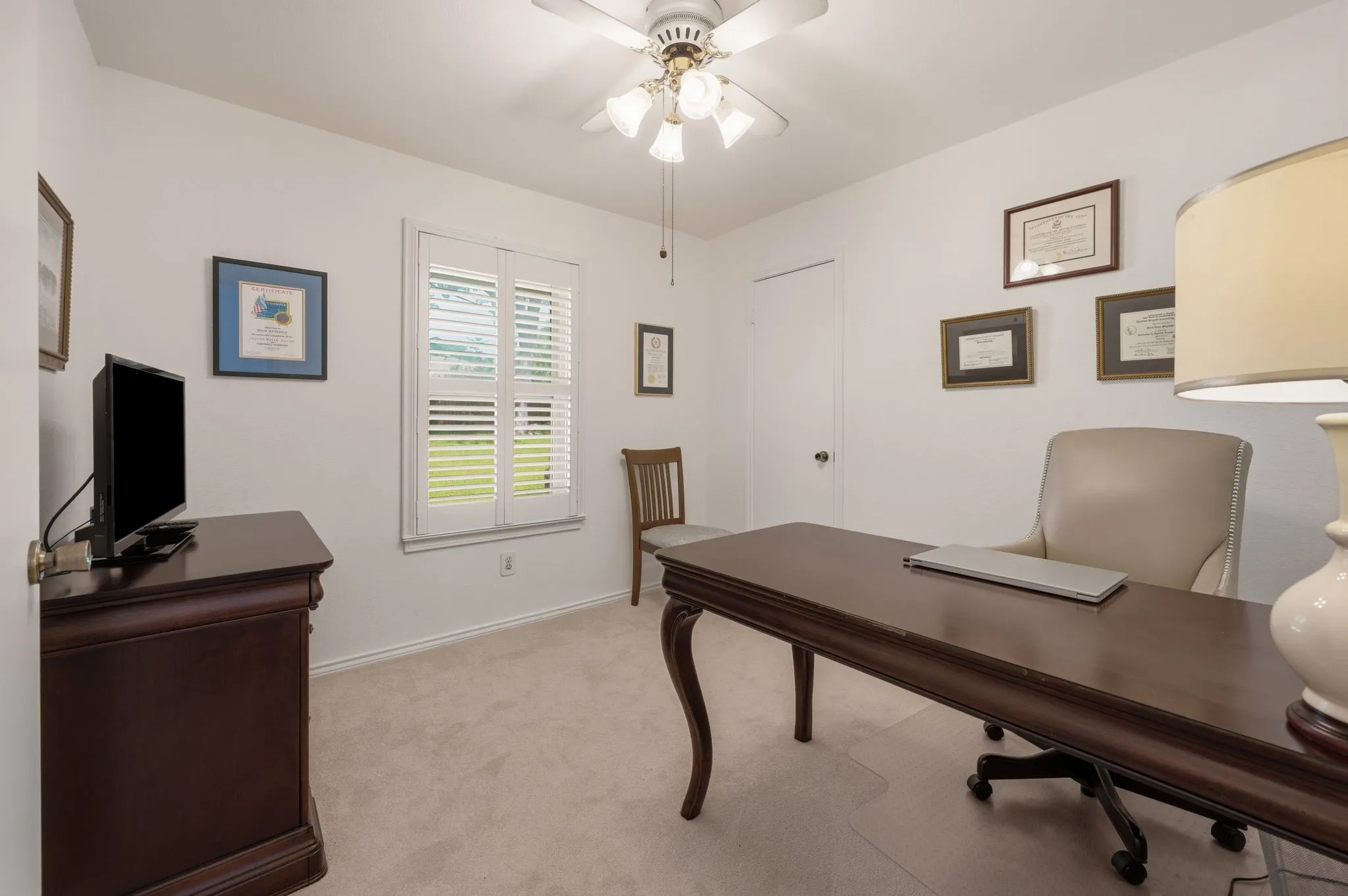 Single Family Residence For Sale in Tarrant County , 2507 Poppy Lane, Euless, Texas 76039, 3 Bedroom, 2 Bathroom, 2 Garage spaces, 1,154 Sqft, built in 1984, mls#21319382, Real Estate Agent in Euless, Homes For Sale in Tarrant county, Homes For Sale in Euless, Realtor in Euless Texas, Real Estate Brokerage Independent Realty Texas, Luminita Cordes Realtor