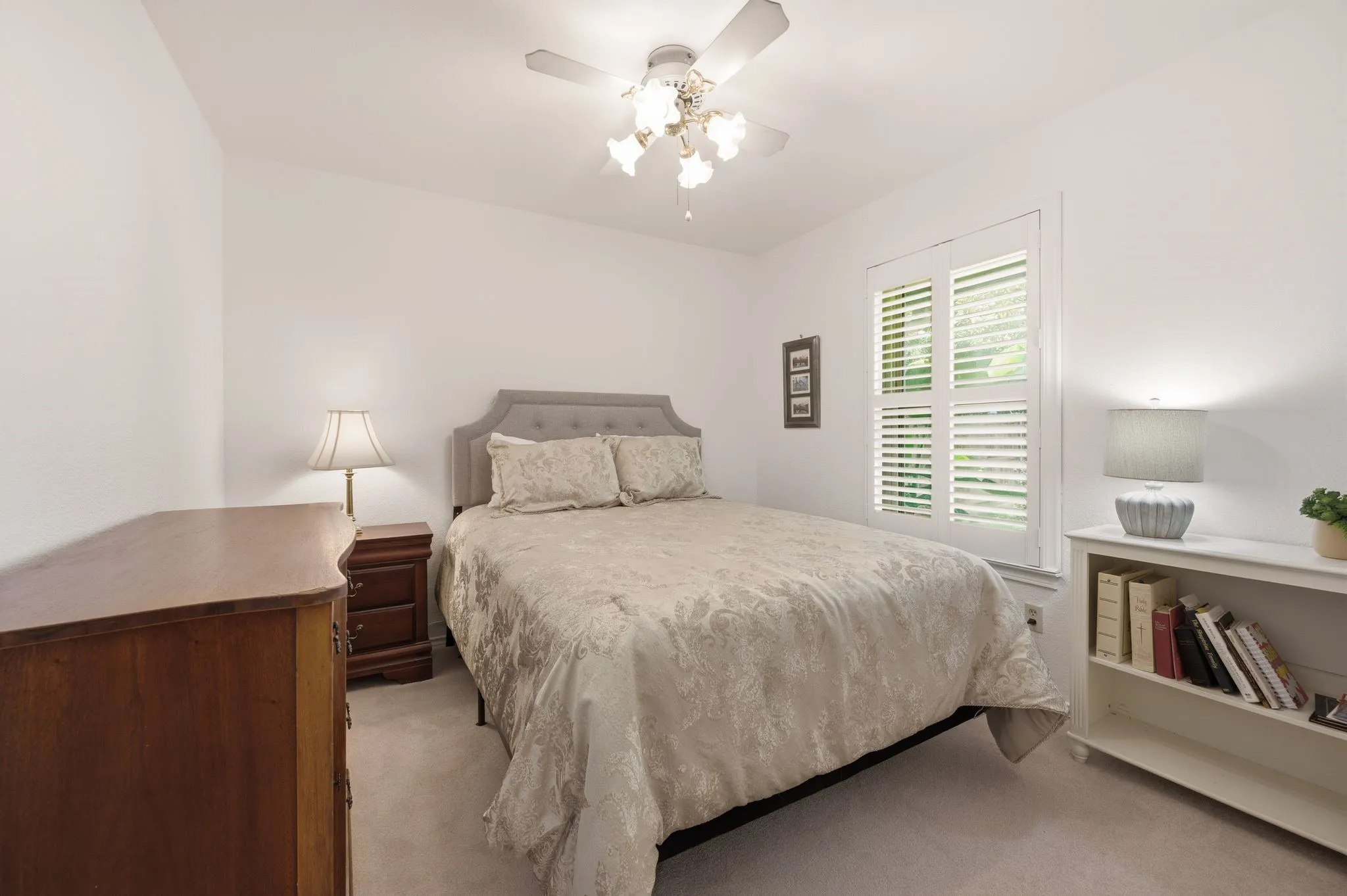 Single Family Residence For Sale in Tarrant County , 2507 Poppy Lane, Euless, Texas 76039, 3 Bedroom, 2 Bathroom, 2 Garage spaces, 1,154 Sqft, built in 1984, mls#21319382, Real Estate Agent in Euless, Homes For Sale in Tarrant county, Homes For Sale in Euless, Realtor in Euless Texas, Real Estate Brokerage Independent Realty Texas, Luminita Cordes Realtor