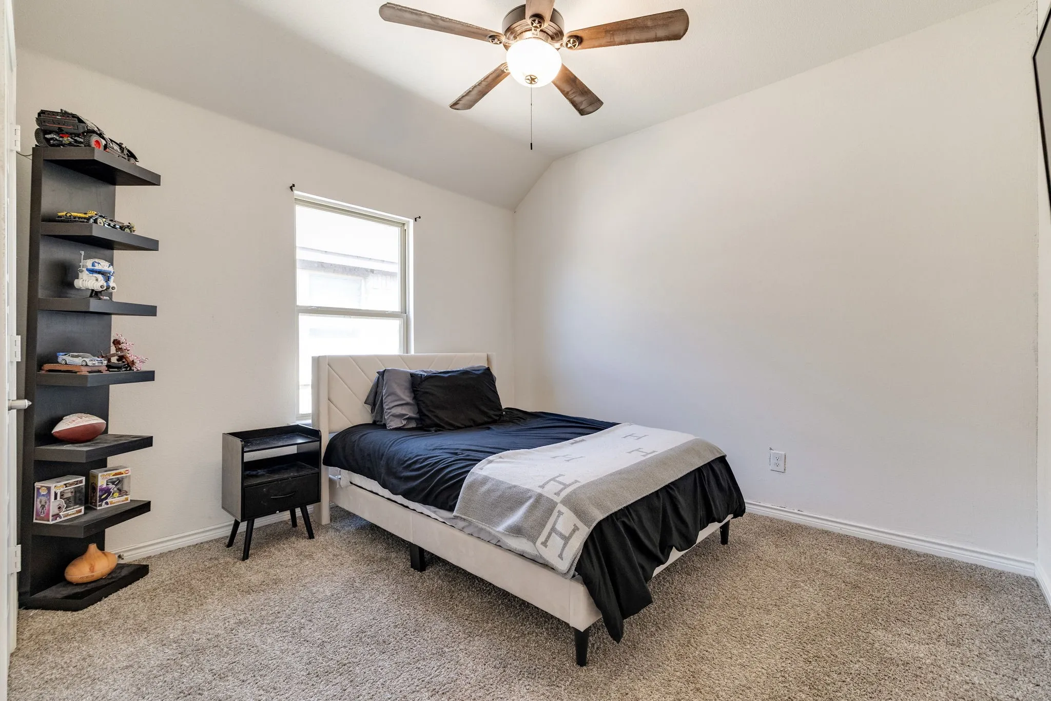 Single Family Residence For Sale in Collin County , 1521 Princeton Drive, Celina, Texas 75009, 4 Bedroom, 3 Bathroom, 2 Garage spaces, 1,947 Sqft, built in 2021, mls#21320863, Real Estate Agent in Celina, Homes For Sale in Collin county, Homes For Sale in Celina, Realtor in Celina Texas, Real Estate Brokerage Independent Realty Texas, Luminita Cordes Realtor