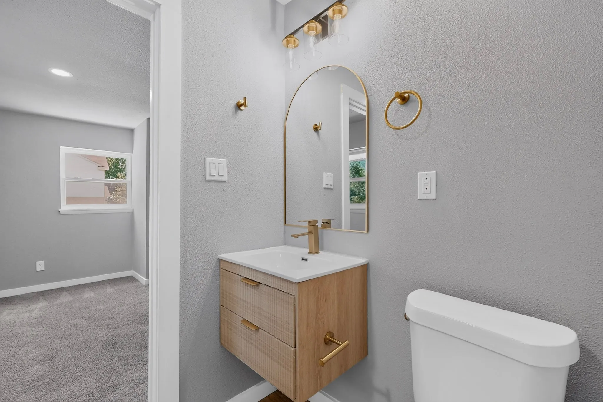 Single Family Residence For Sale in Dallas County , 1125 Woodcrest Drive, Garland, Texas 75040, 3 Bedroom, 2 Bathroom, Garage spaces, 1,340 Sqft, built in 1962, mls#21320958, Real Estate Agent in Garland, Homes For Sale in Dallas county, Homes For Sale in Garland, Realtor in Garland Texas, Real Estate Brokerage Independent Realty Texas, Luminita Cordes Realtor