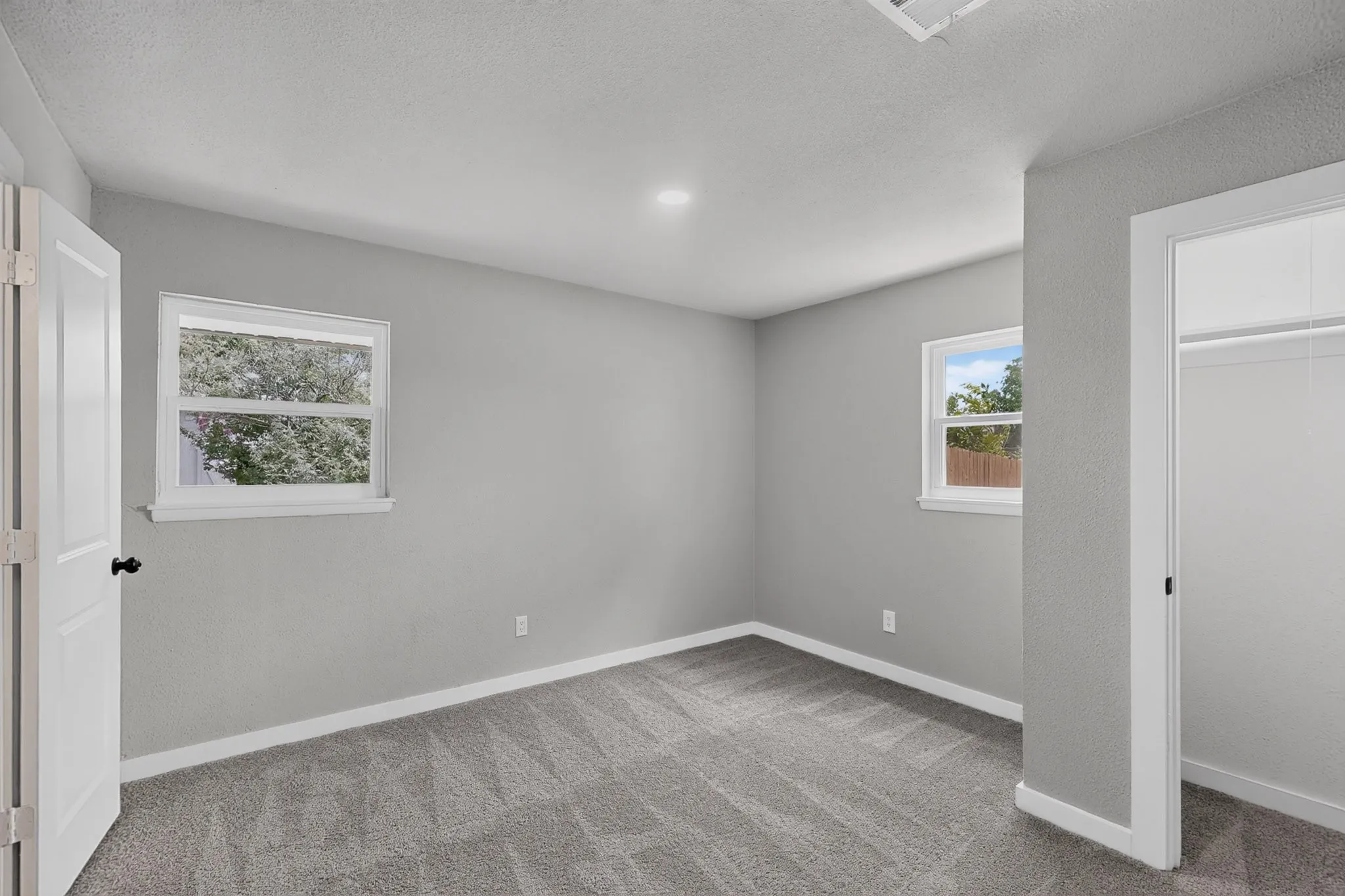 Single Family Residence For Sale in Dallas County , 1125 Woodcrest Drive, Garland, Texas 75040, 3 Bedroom, 2 Bathroom, Garage spaces, 1,340 Sqft, built in 1962, mls#21320958, Real Estate Agent in Garland, Homes For Sale in Dallas county, Homes For Sale in Garland, Realtor in Garland Texas, Real Estate Brokerage Independent Realty Texas, Luminita Cordes Realtor