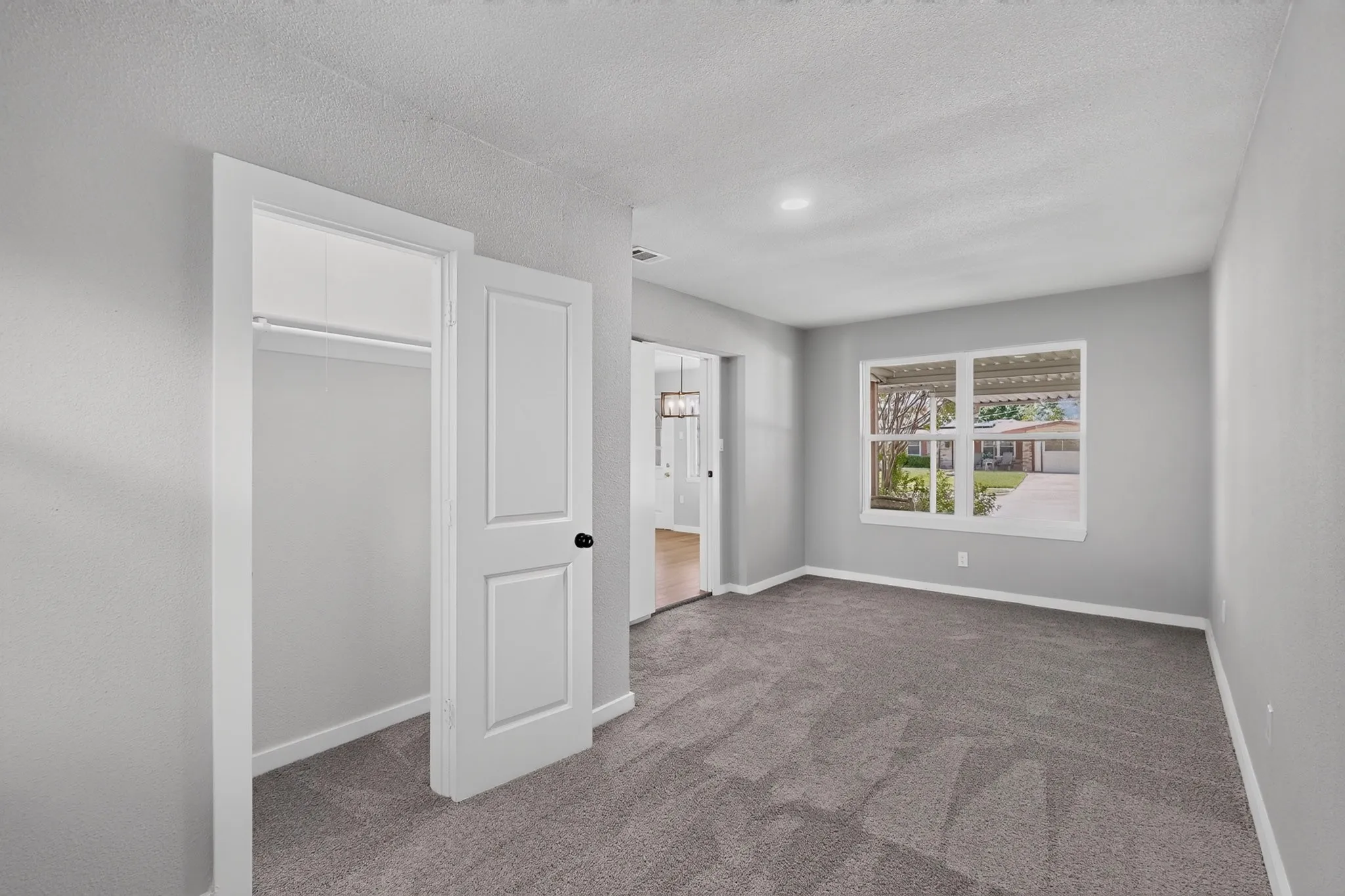 Single Family Residence For Sale in Dallas County , 1125 Woodcrest Drive, Garland, Texas 75040, 3 Bedroom, 2 Bathroom, Garage spaces, 1,340 Sqft, built in 1962, mls#21320958, Real Estate Agent in Garland, Homes For Sale in Dallas county, Homes For Sale in Garland, Realtor in Garland Texas, Real Estate Brokerage Independent Realty Texas, Luminita Cordes Realtor