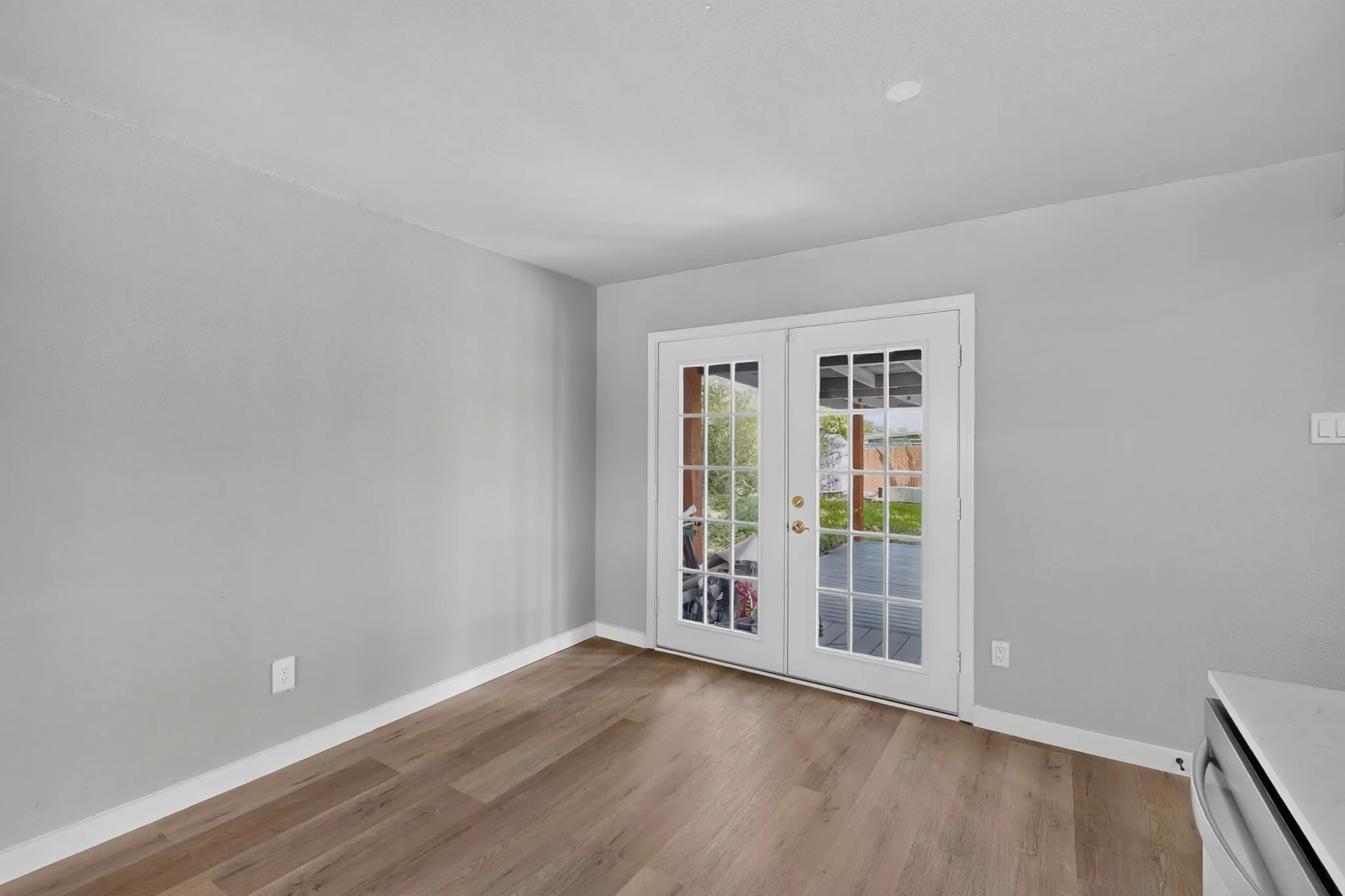 Single Family Residence For Sale in Dallas County , 1125 Woodcrest Drive, Garland, Texas 75040, 3 Bedroom, 2 Bathroom, Garage spaces, 1,340 Sqft, built in 1962, mls#21320958, Real Estate Agent in Garland, Homes For Sale in Dallas county, Homes For Sale in Garland, Realtor in Garland Texas, Real Estate Brokerage Independent Realty Texas, Luminita Cordes Realtor