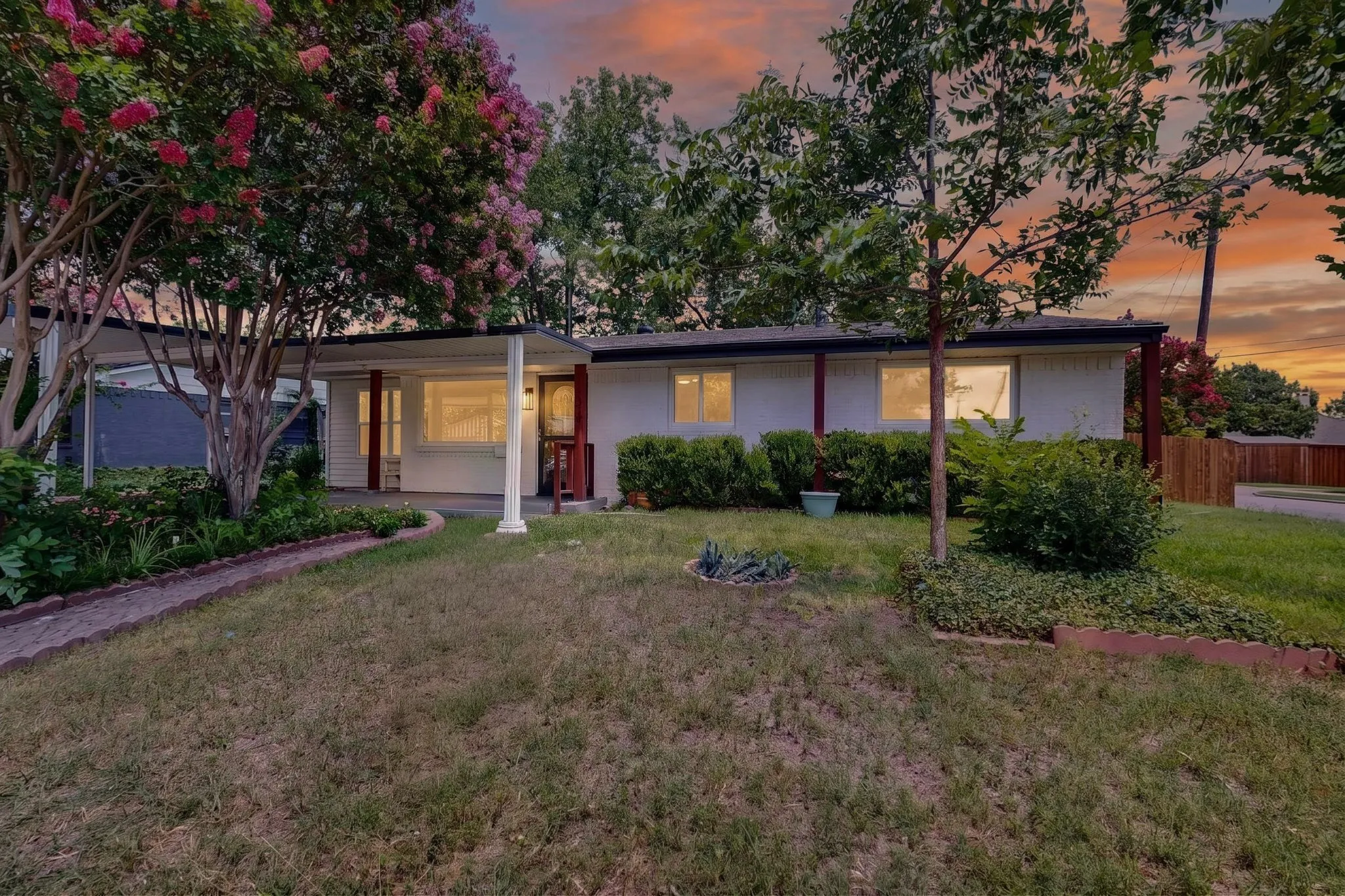 Single Family Residence For Sale in Dallas County , 1125 Woodcrest Drive, Garland, Texas 75040, 3 Bedroom, 2 Bathroom, Garage spaces, 1,340 Sqft, built in 1962, mls#21320958, Real Estate Agent in Garland, Homes For Sale in Dallas county, Homes For Sale in Garland, Realtor in Garland Texas, Real Estate Brokerage Independent Realty Texas, Luminita Cordes Realtor