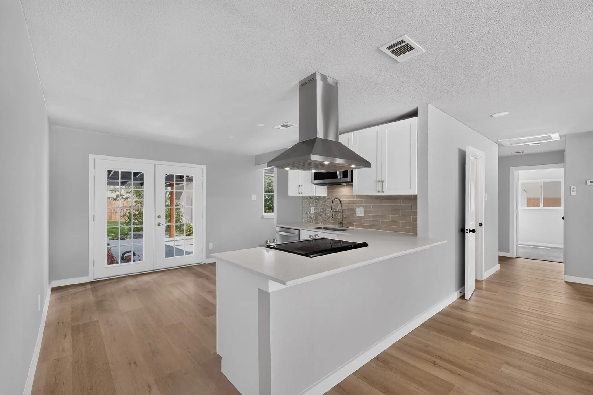 Single Family Residence For Sale in Dallas County , 1125 Woodcrest Drive, Garland, Texas 75040, 3 Bedroom, 2 Bathroom, Garage spaces, 1,340 Sqft, built in 1962, mls#21320958, Real Estate Agent in Garland, Homes For Sale in Dallas county, Homes For Sale in Garland, Realtor in Garland Texas, Real Estate Brokerage Independent Realty Texas, Luminita Cordes Realtor