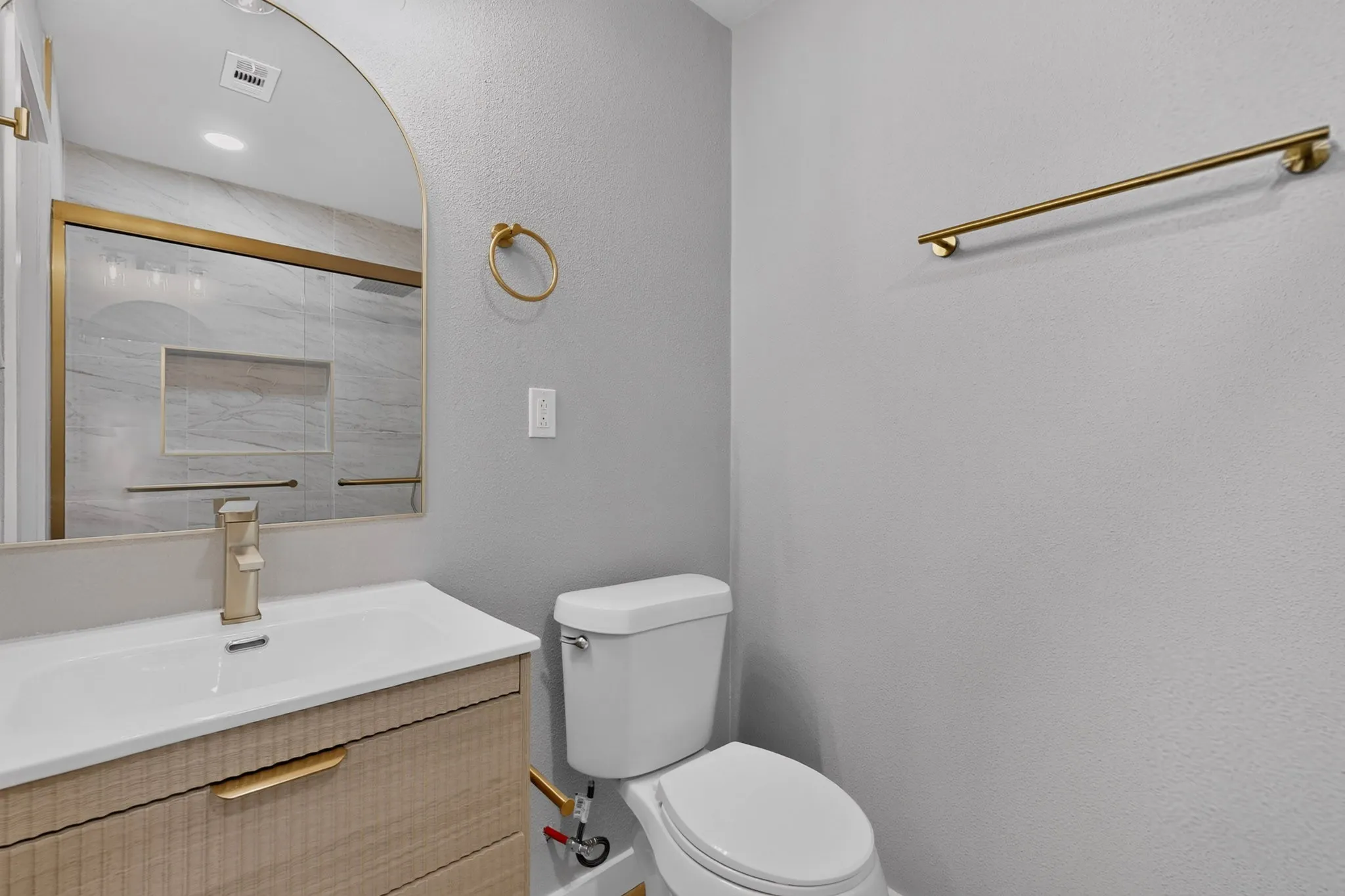 Single Family Residence For Sale in Dallas County , 1125 Woodcrest Drive, Garland, Texas 75040, 3 Bedroom, 2 Bathroom, Garage spaces, 1,340 Sqft, built in 1962, mls#21320958, Real Estate Agent in Garland, Homes For Sale in Dallas county, Homes For Sale in Garland, Realtor in Garland Texas, Real Estate Brokerage Independent Realty Texas, Luminita Cordes Realtor