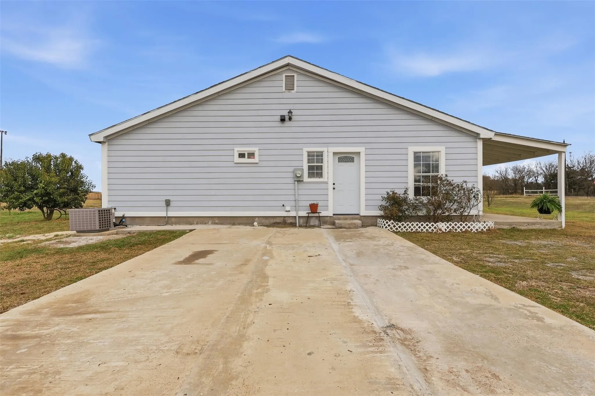 Single Family Residence For Rent in Hunt County , 304 County Road 2260, Greenville, Texas 75402, 3 Bedroom, 2 Bathroom, Garage spaces, 1,600 Sqft, built in 2018, mls#21320978, Real Estate Agent in Greenville, Homes For Rent in Hunt county, Homes For Rent in Greenville, Realtor in Greenville Texas, Real Estate Brokerage Independent Realty Texas, Luminita Cordes Realtor