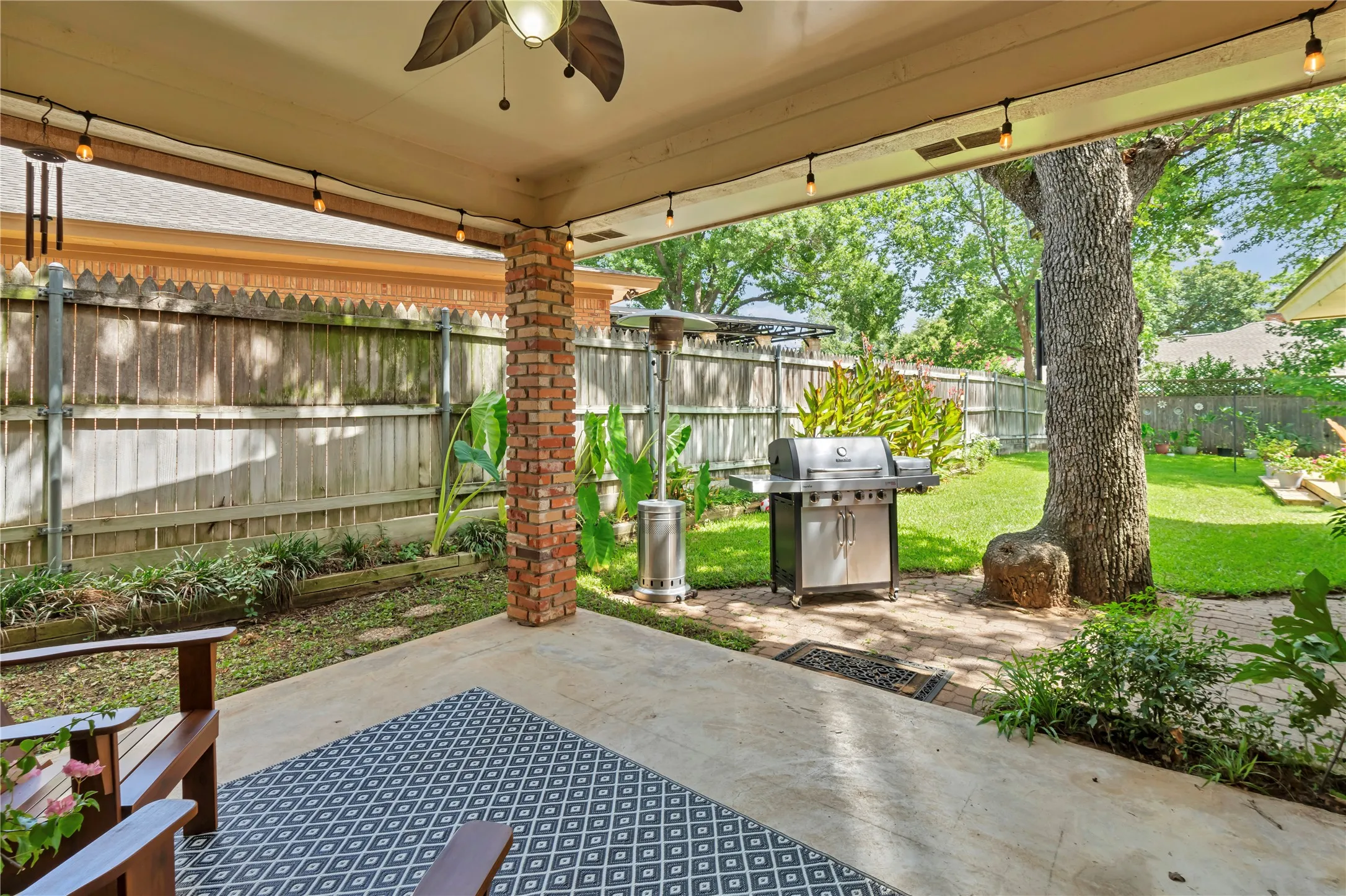 Single Family Residence For Sale in Tarrant County , 1830 Rhinevalley Drive, Arlington, Texas 76012, 3 Bedroom, 3 Bathroom, 2 Garage spaces, 2,482 Sqft, built in 1978, mls#21319167, Real Estate Agent in Arlington, Homes For Sale in Tarrant county, Homes For Sale in Arlington, Realtor in Arlington Texas, Real Estate Brokerage Independent Realty Texas, Luminita Cordes Realtor