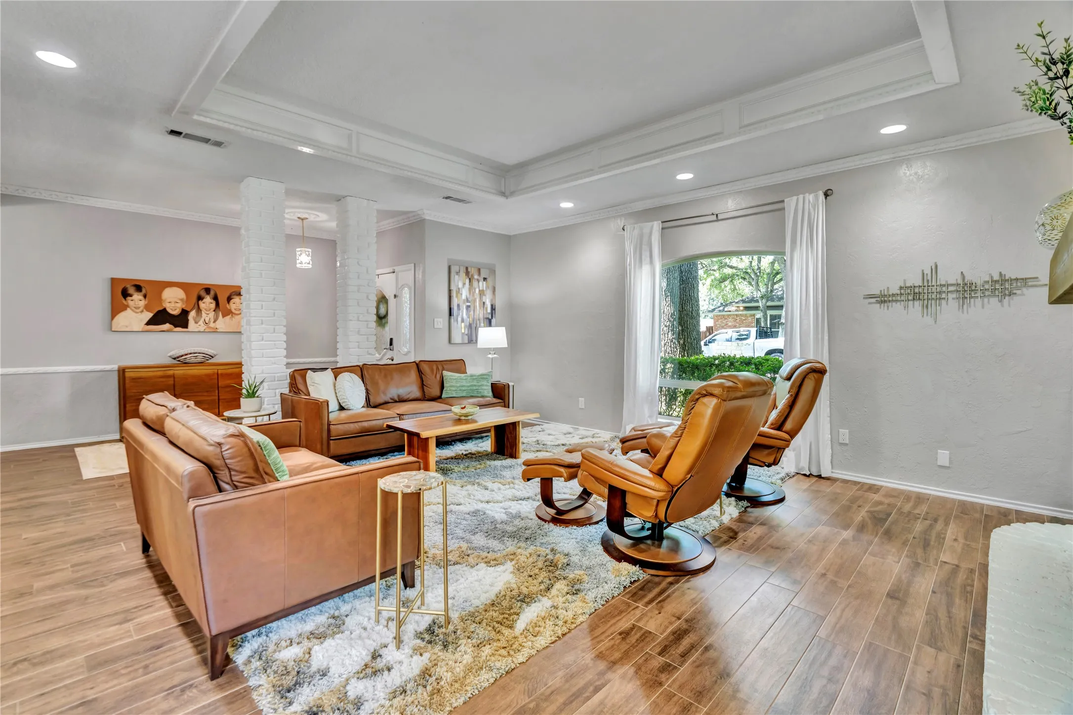 Single Family Residence For Sale in Tarrant County , 1830 Rhinevalley Drive, Arlington, Texas 76012, 3 Bedroom, 3 Bathroom, 2 Garage spaces, 2,482 Sqft, built in 1978, mls#21319167, Real Estate Agent in Arlington, Homes For Sale in Tarrant county, Homes For Sale in Arlington, Realtor in Arlington Texas, Real Estate Brokerage Independent Realty Texas, Luminita Cordes Realtor