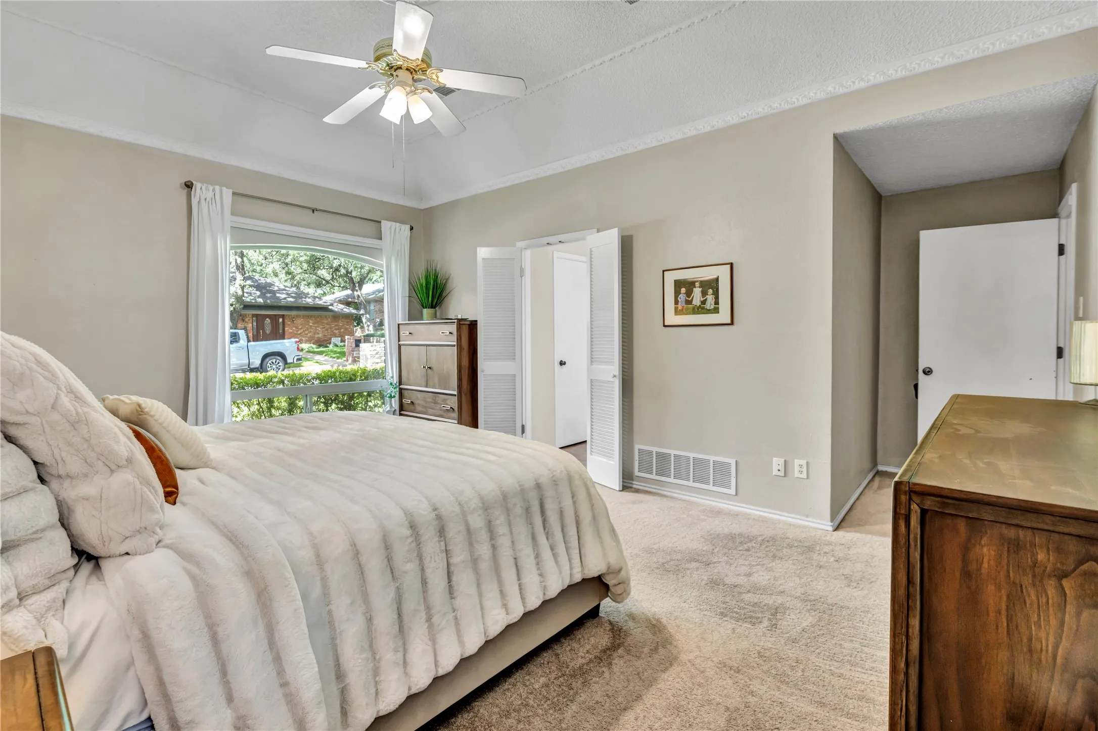 Single Family Residence For Sale in Tarrant County , 1830 Rhinevalley Drive, Arlington, Texas 76012, 3 Bedroom, 3 Bathroom, 2 Garage spaces, 2,482 Sqft, built in 1978, mls#21319167, Real Estate Agent in Arlington, Homes For Sale in Tarrant county, Homes For Sale in Arlington, Realtor in Arlington Texas, Real Estate Brokerage Independent Realty Texas, Luminita Cordes Realtor