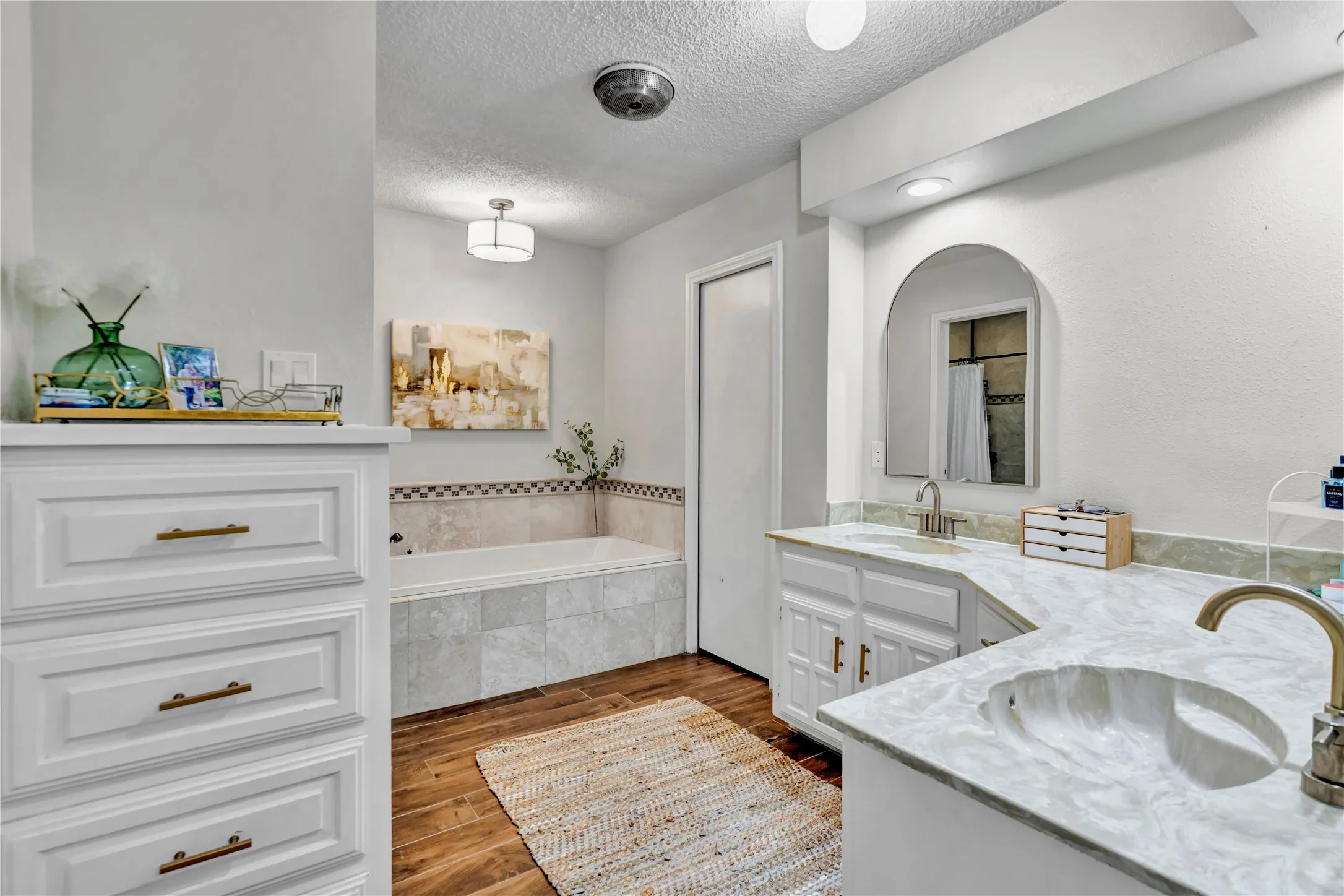 Ensuite bathroom off of the primary